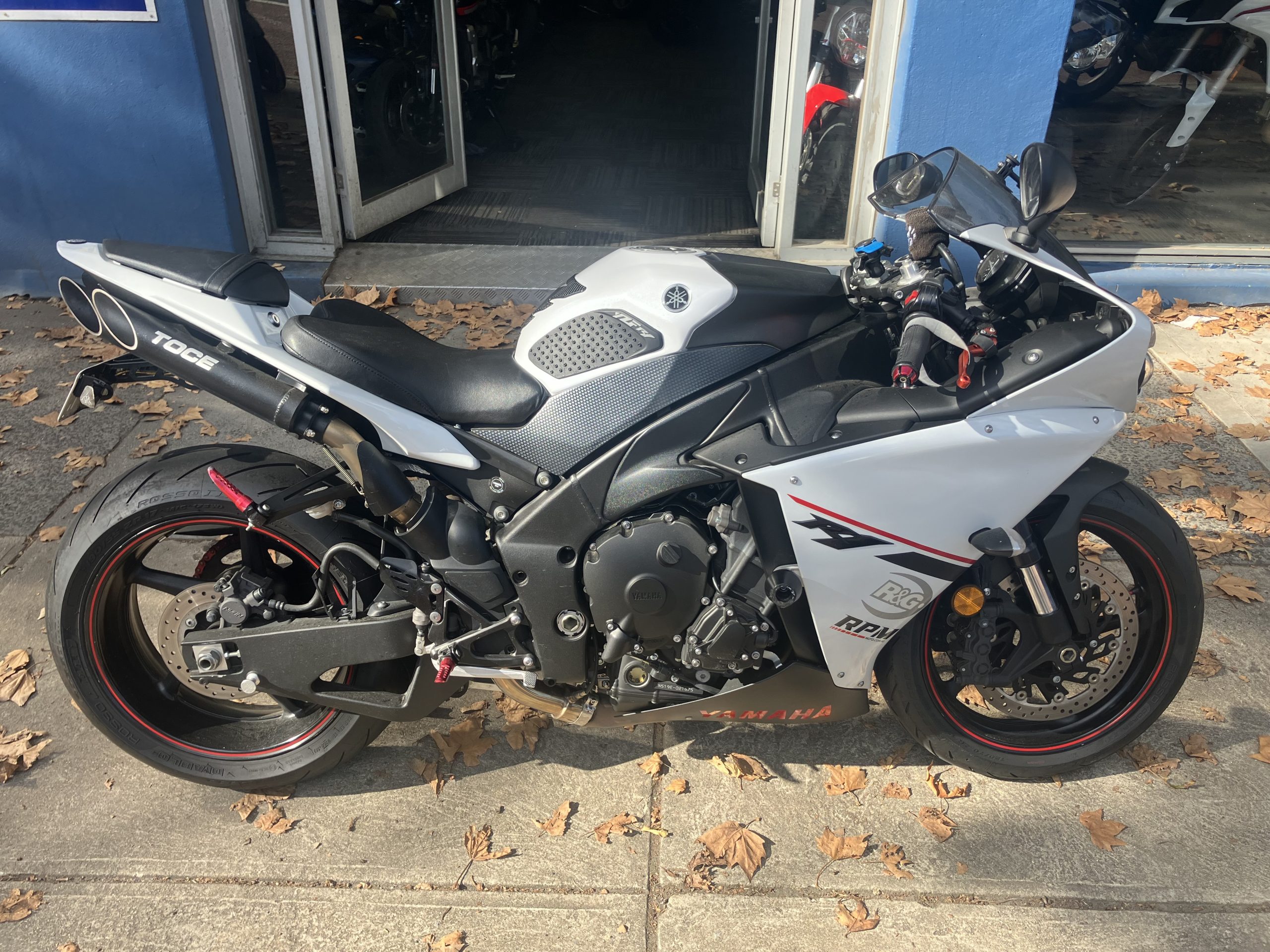 Yamaha R1 - Image 2