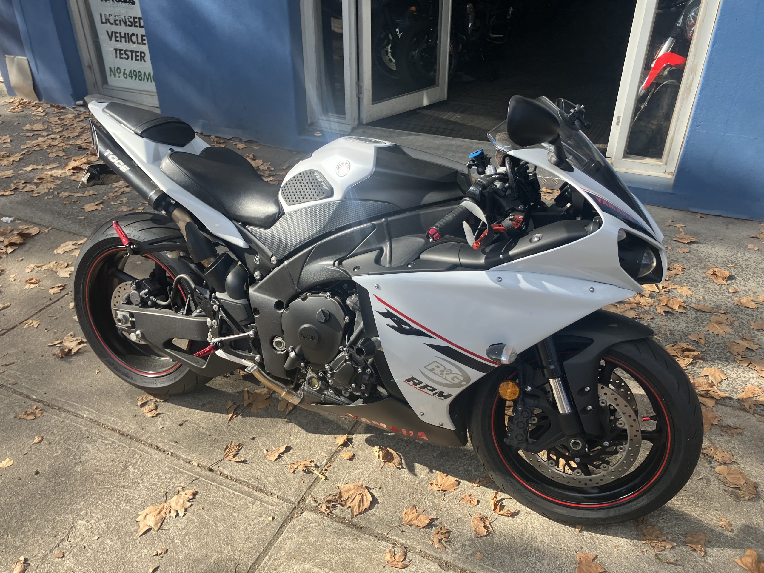 Yamaha R1 - Image 4