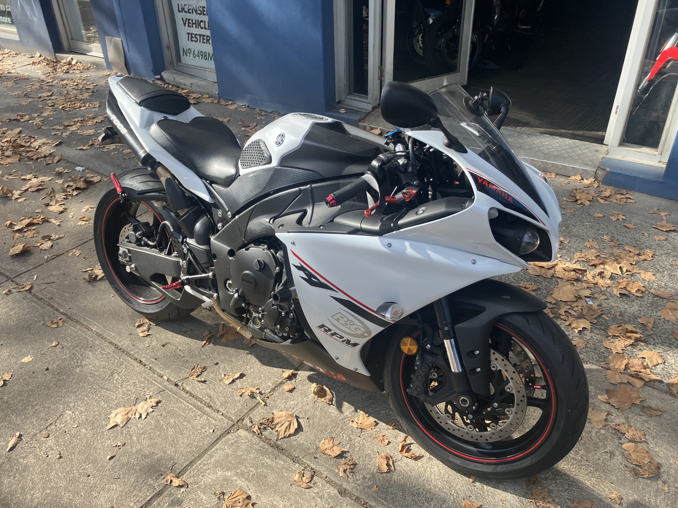 Yamaha R1 - Image 5