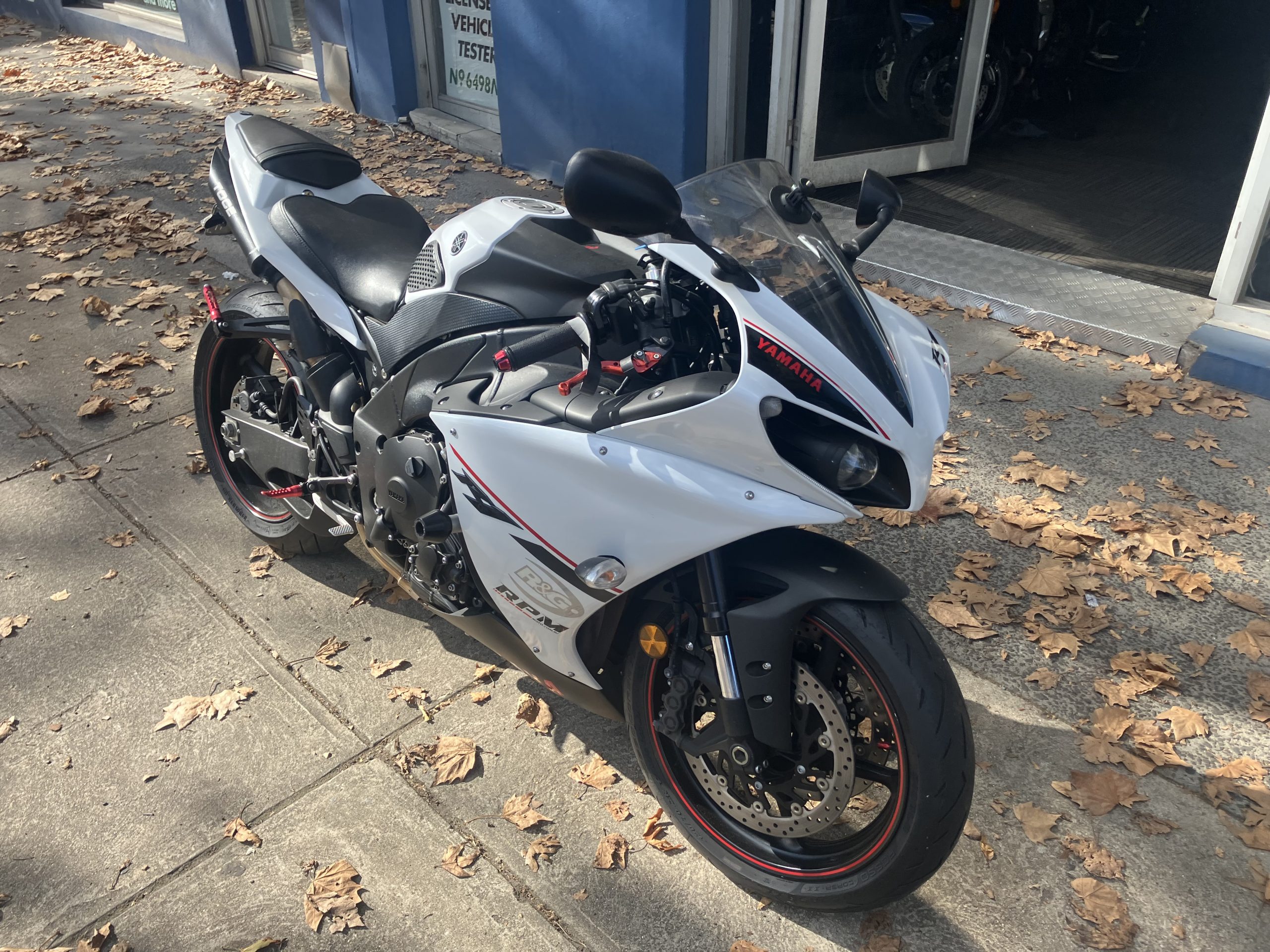 Yamaha R1 - Image 6