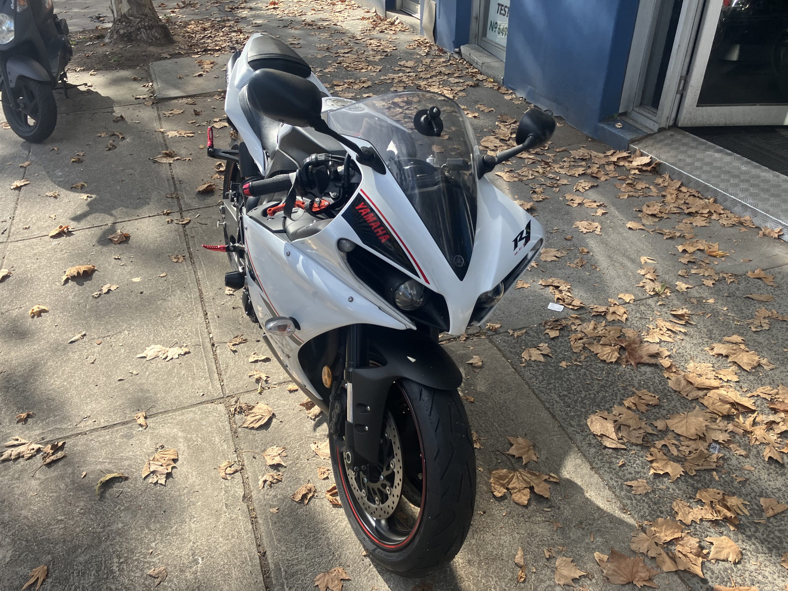 Yamaha R1 - Image 8