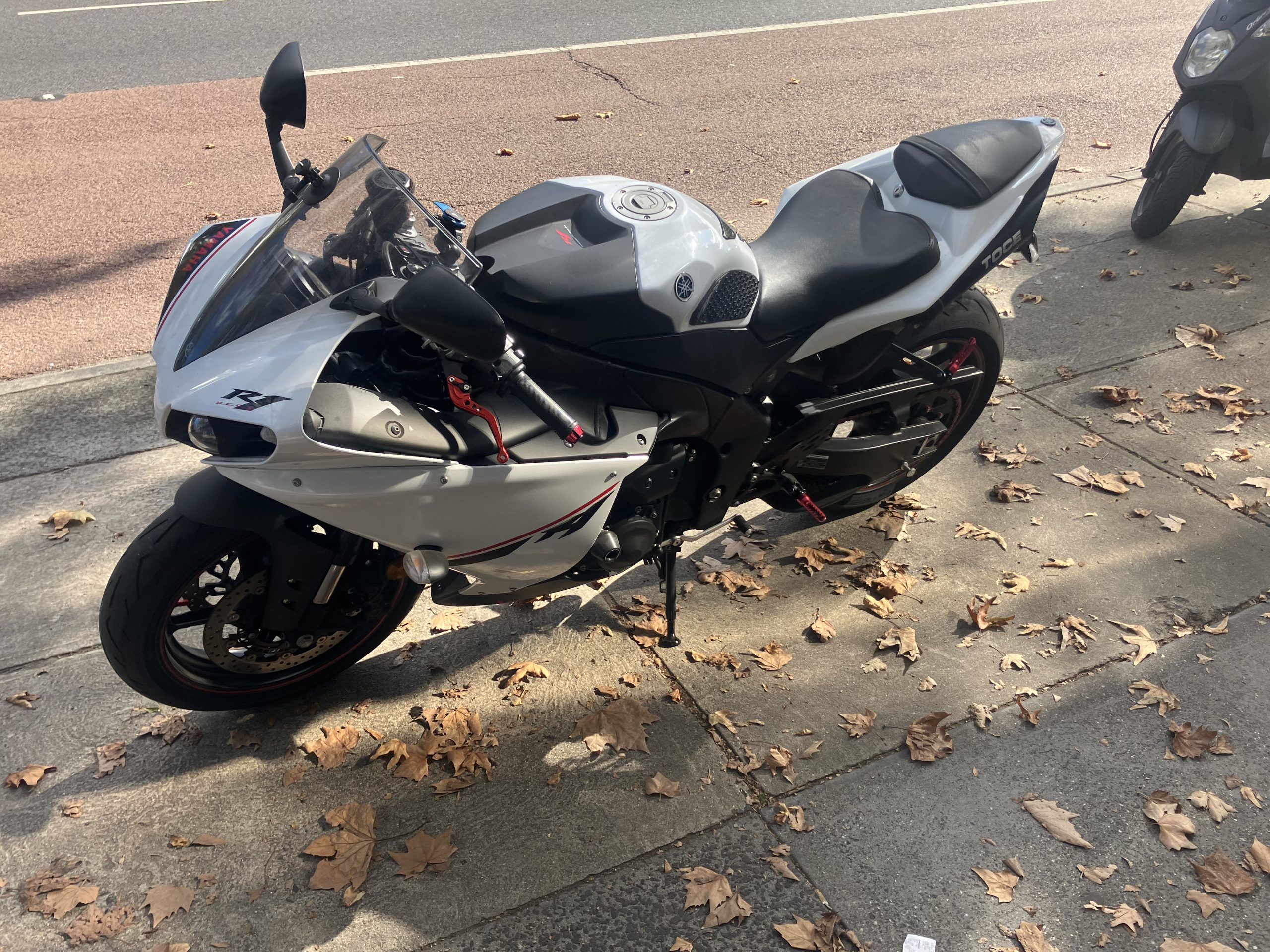 Yamaha R1 - Image 14
