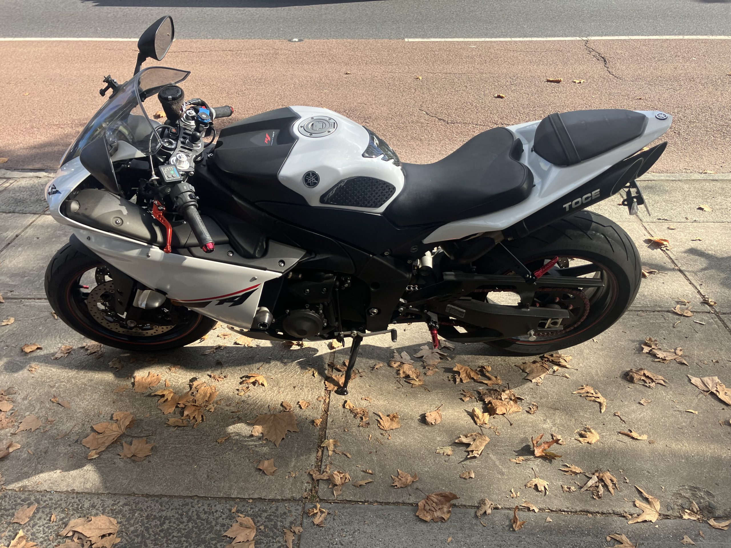 Yamaha R1 - Image 16