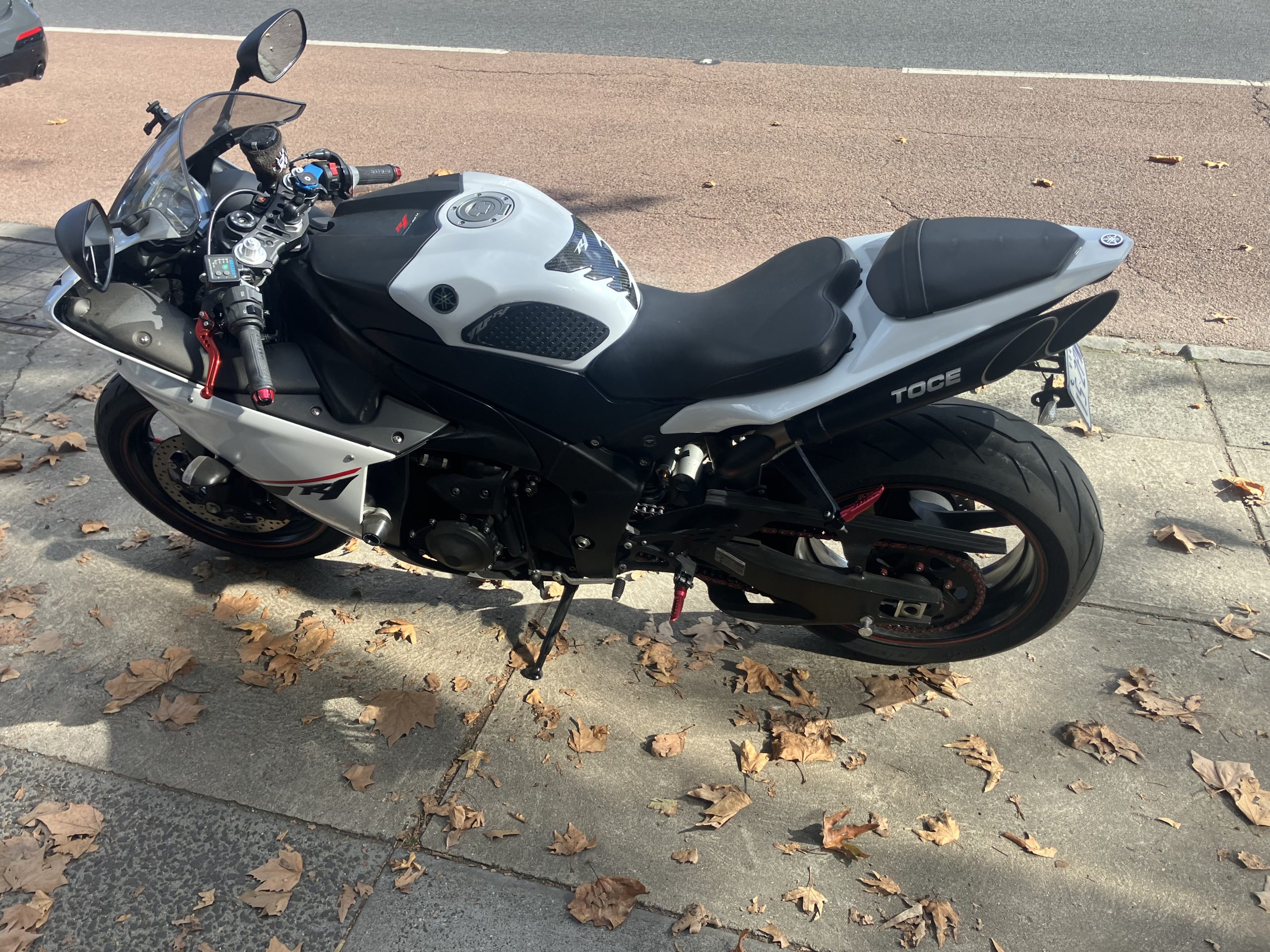 Yamaha R1 - Image 17
