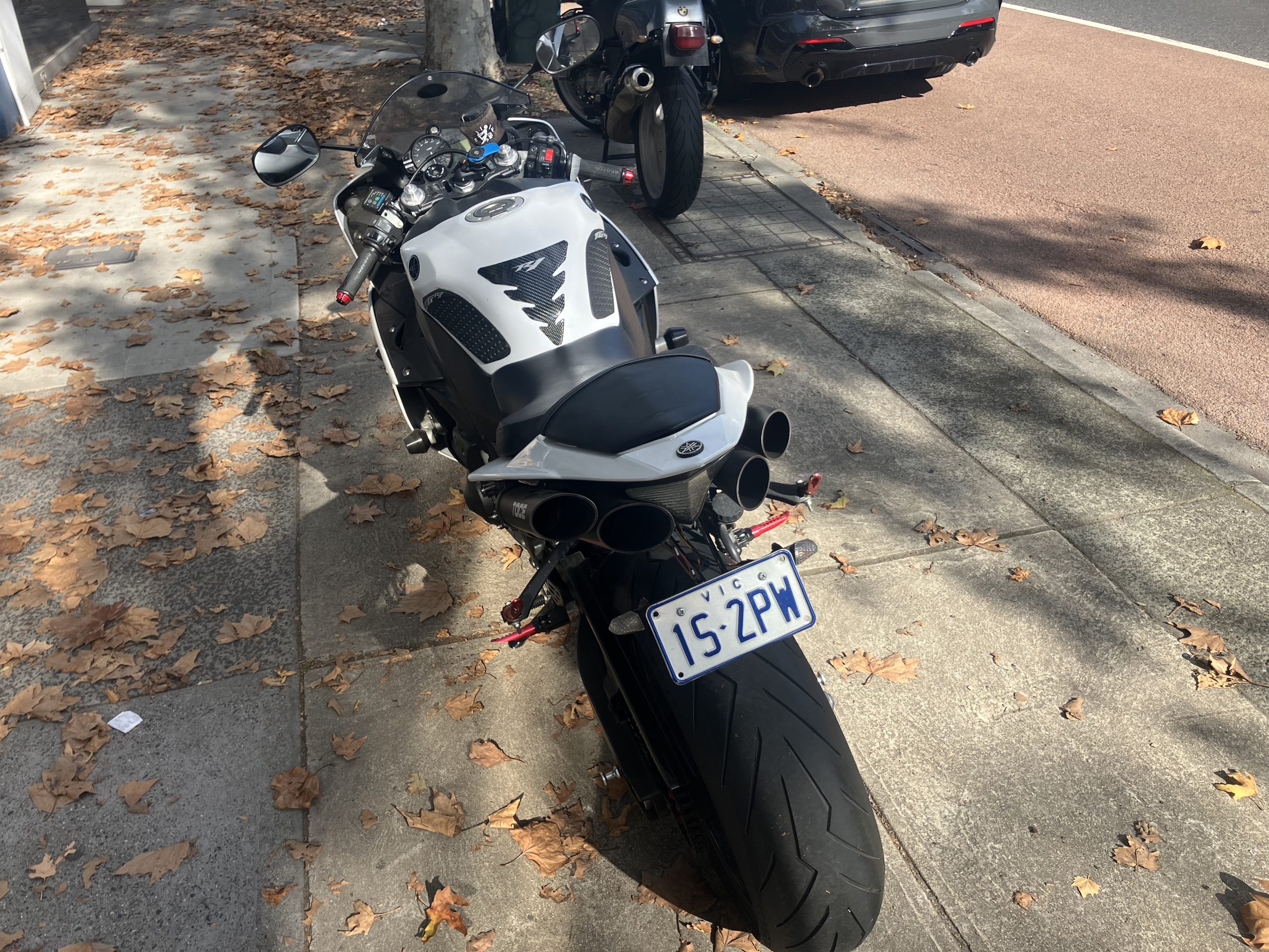 Yamaha R1 - Image 21