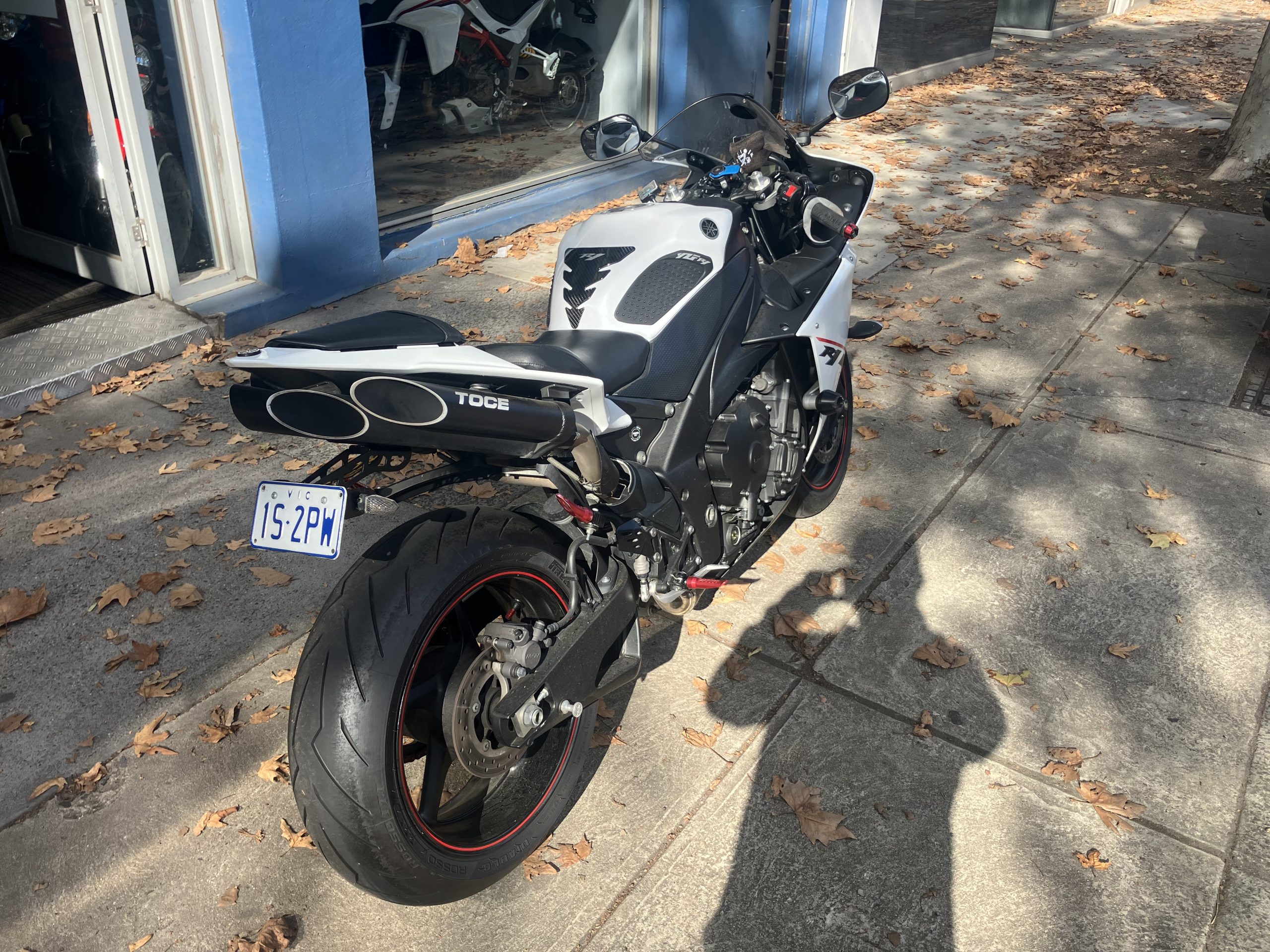 Yamaha R1 - Image 24