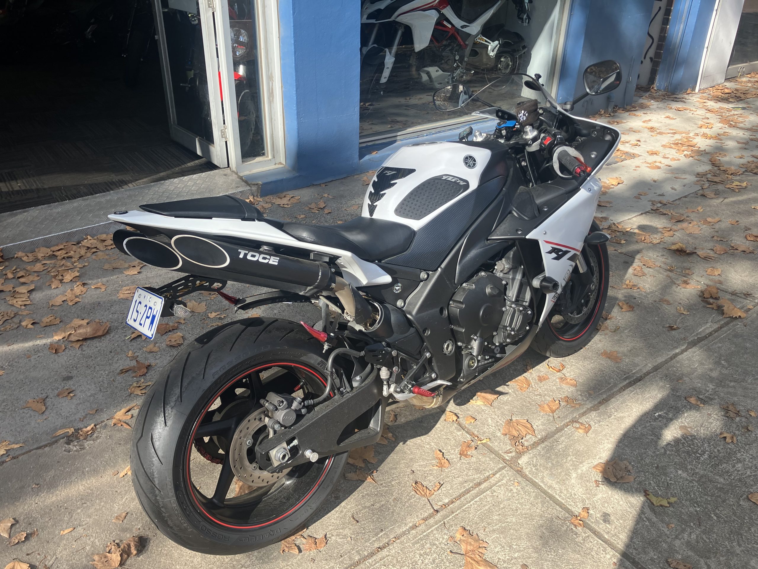 Yamaha R1 - Image 25