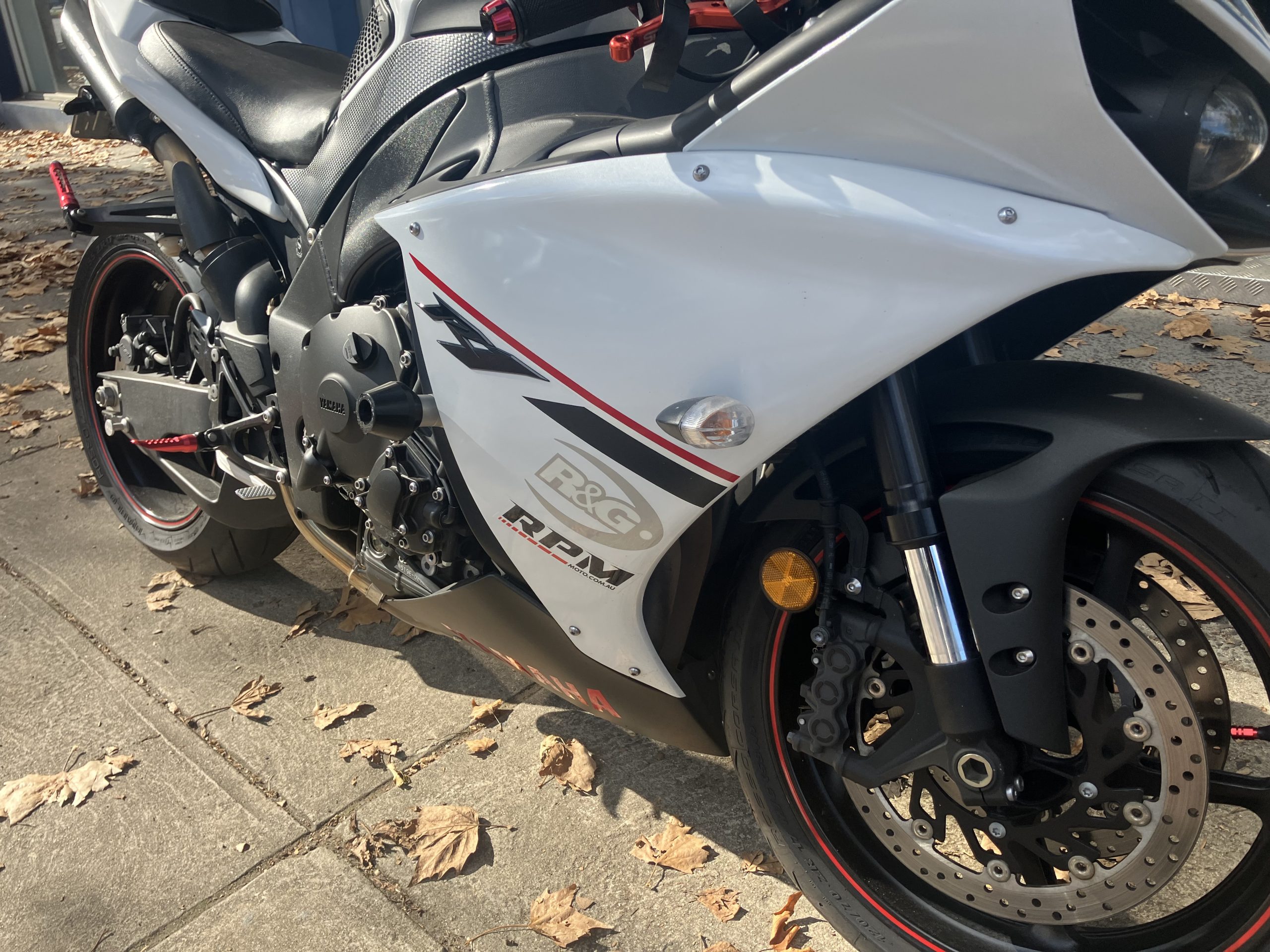 Yamaha R1 - Image 28