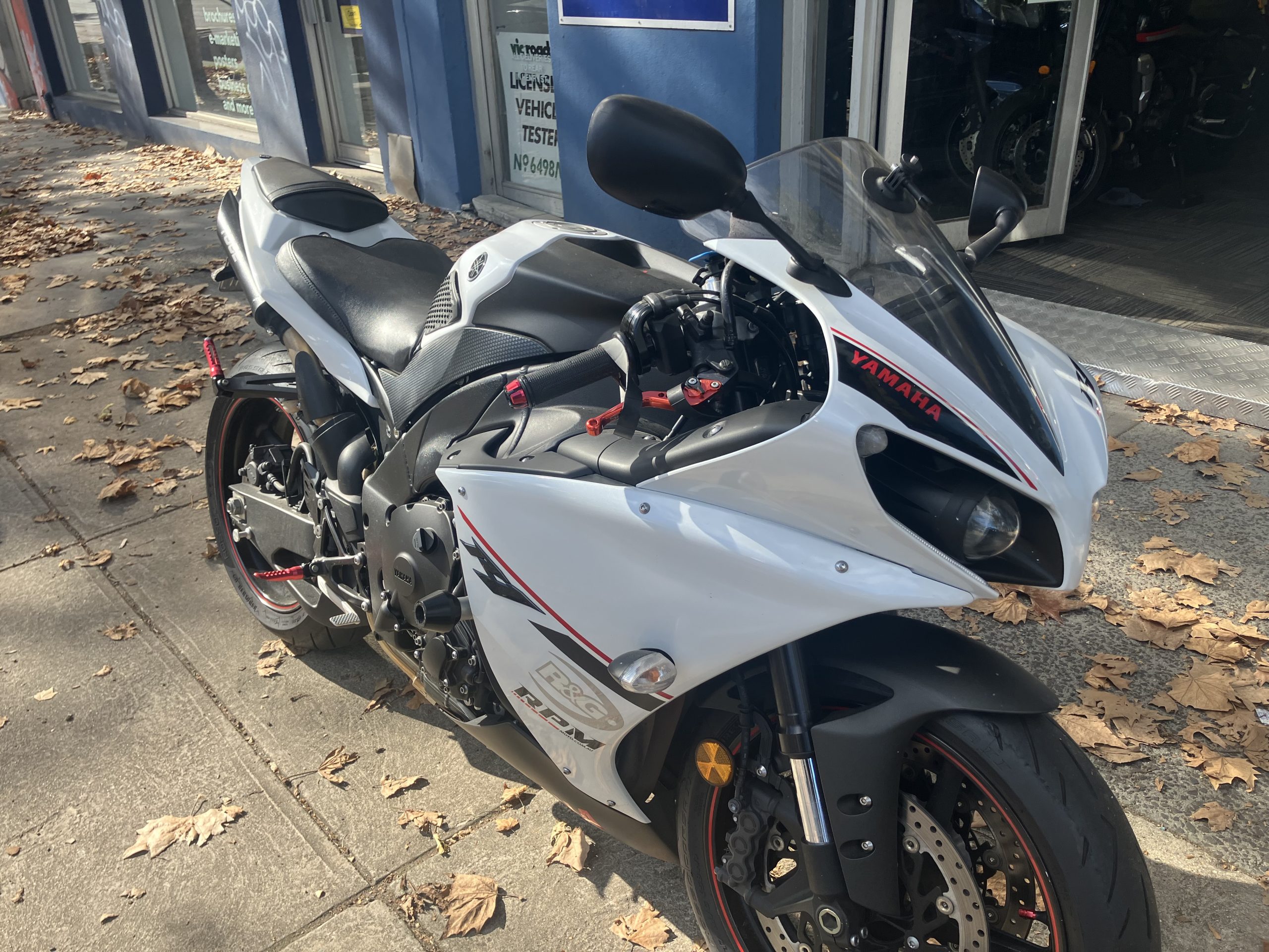 Yamaha R1 - Image 29