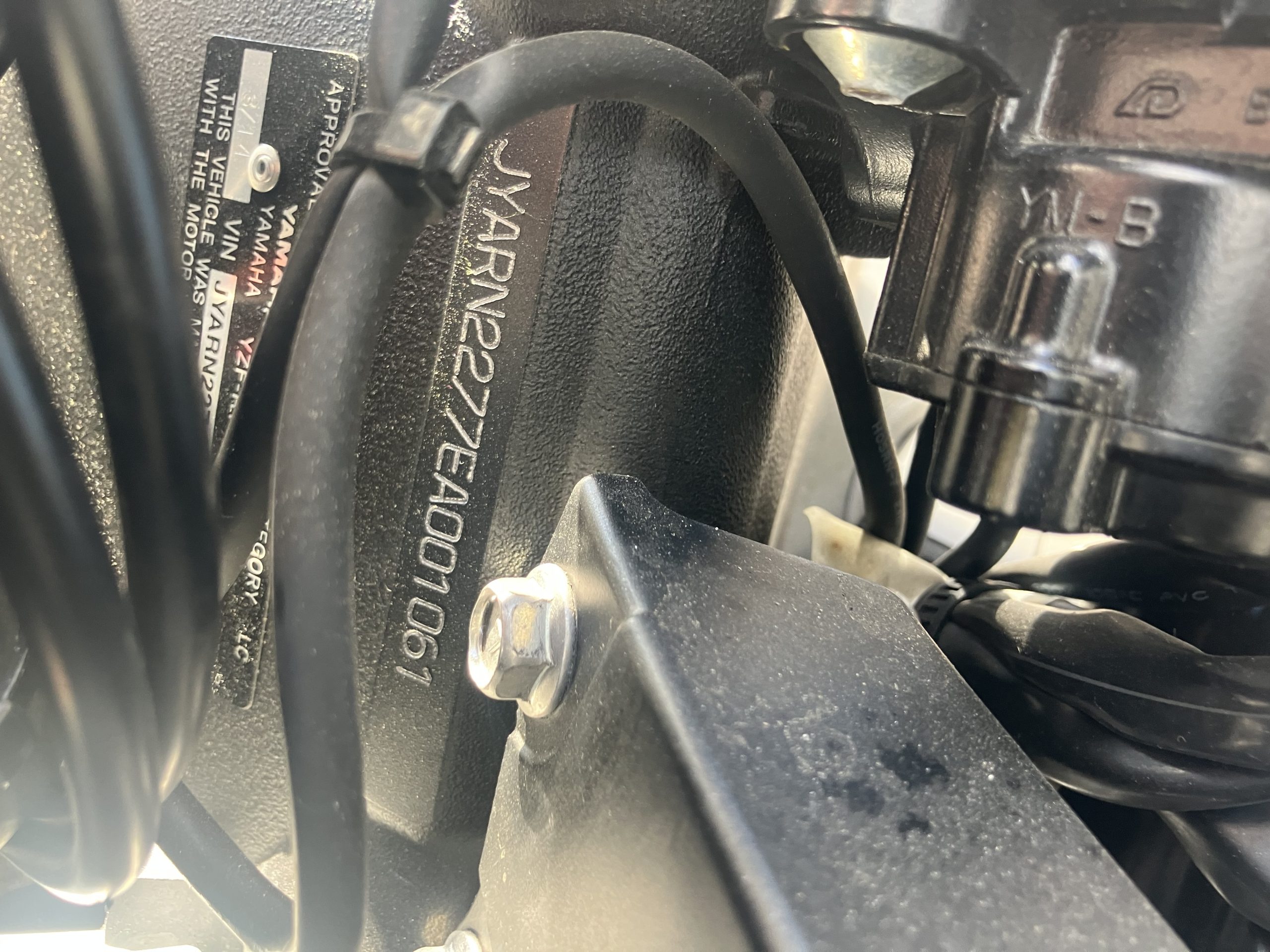 Yamaha R1 - Image 33