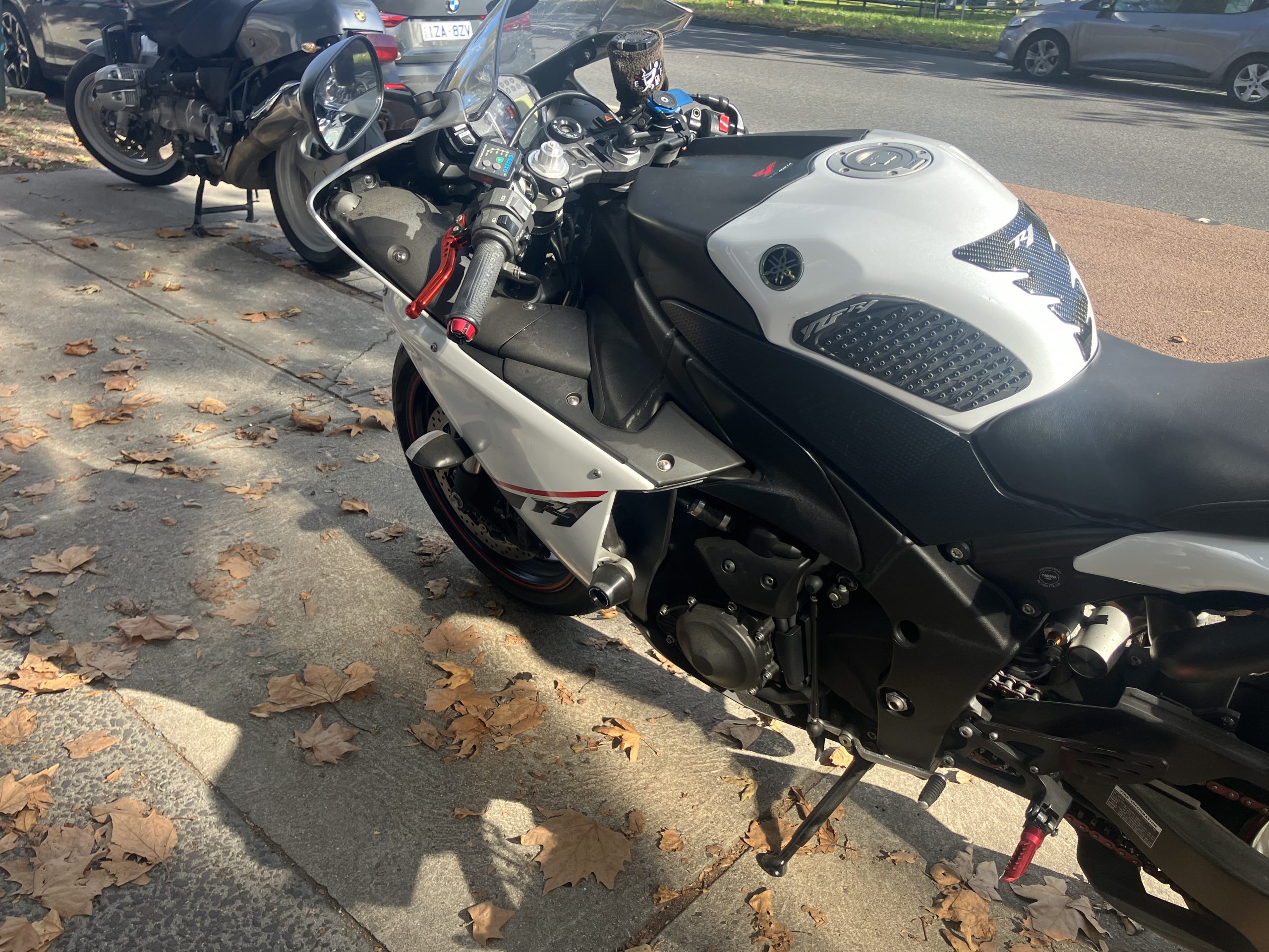 Yamaha R1 - Image 36