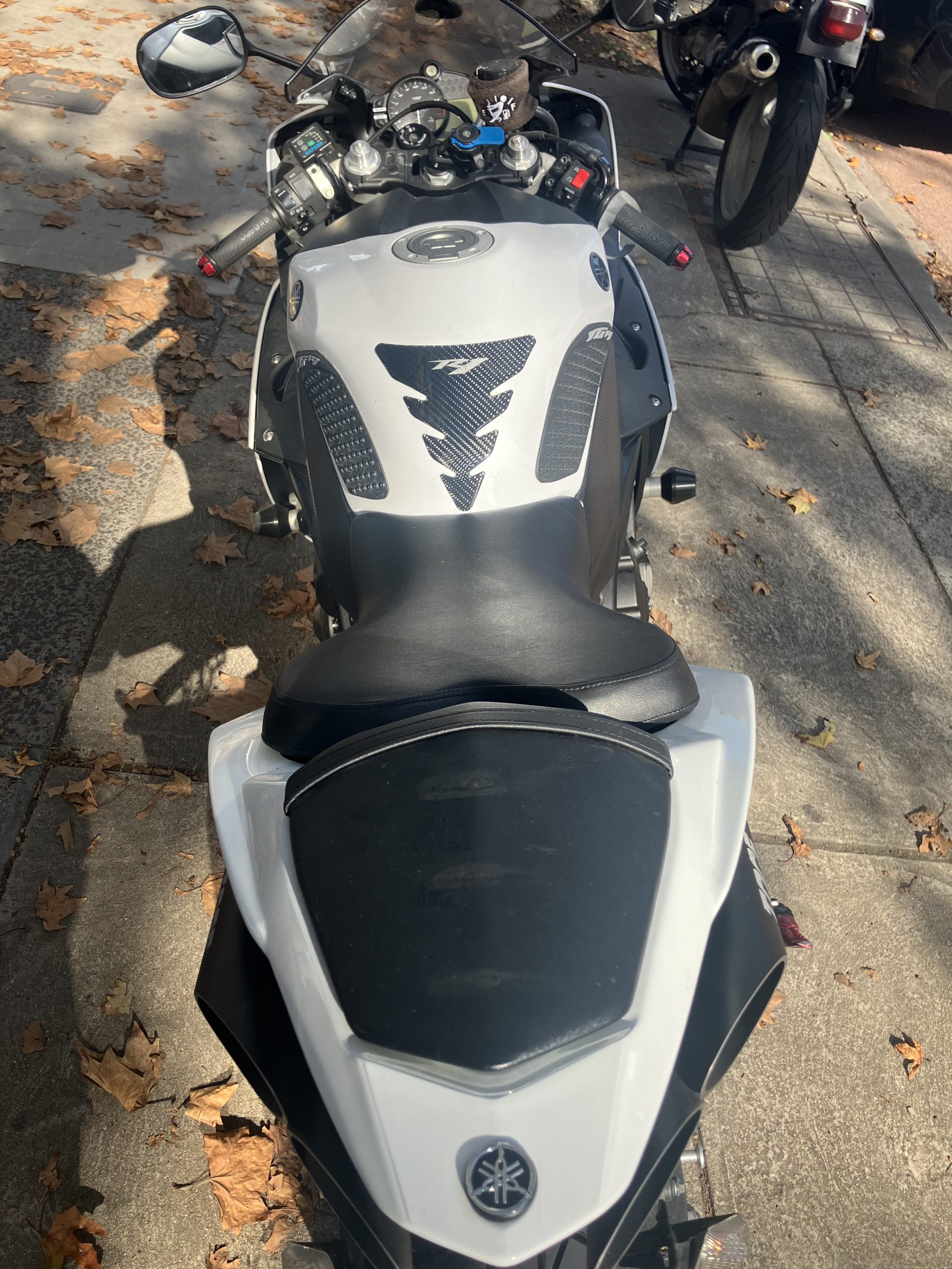 Yamaha R1 - Image 37