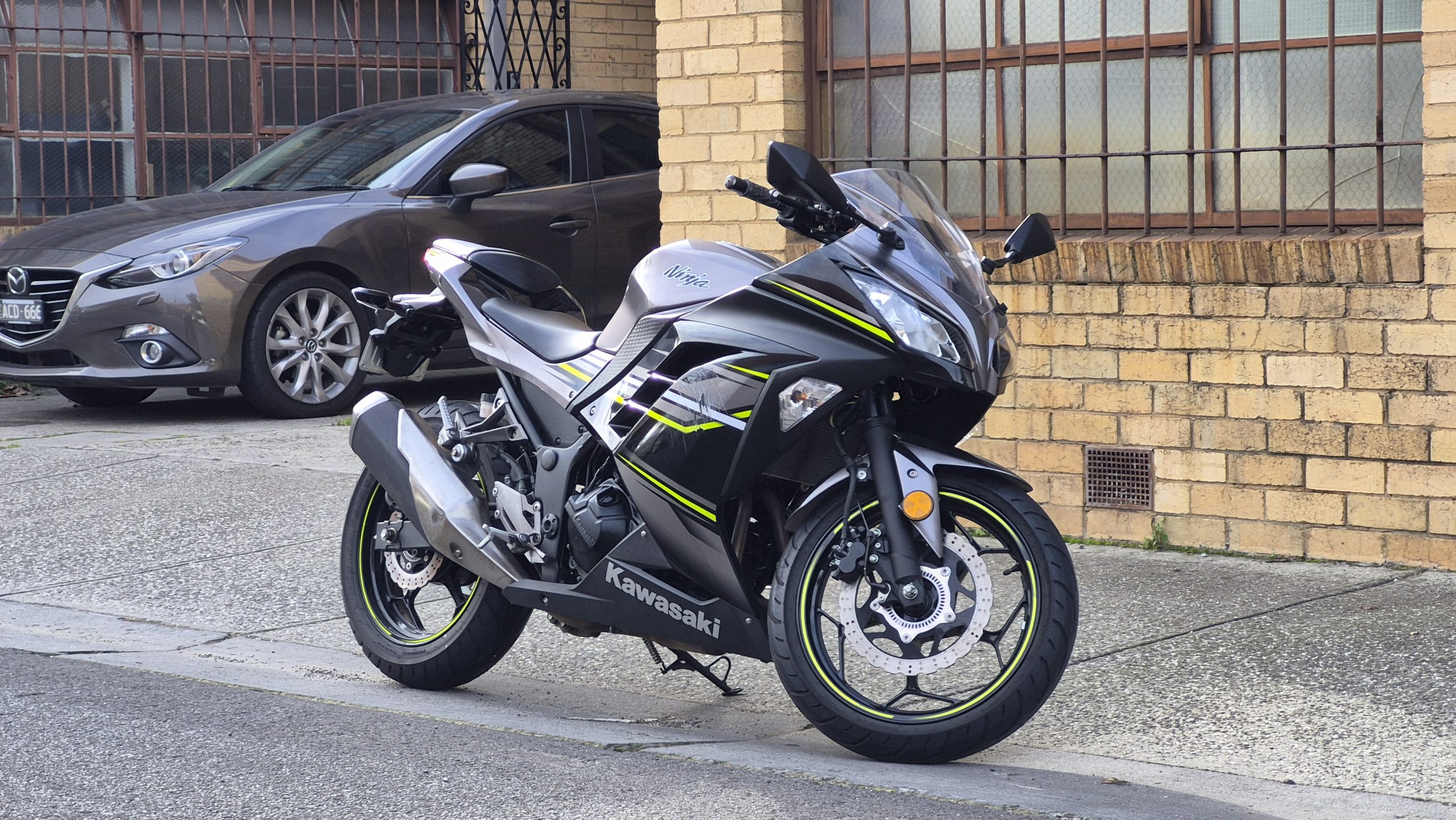 Kawasaki Ninja 300 ABS 3 Kawasaki Ninja 300 ABS - Image 3