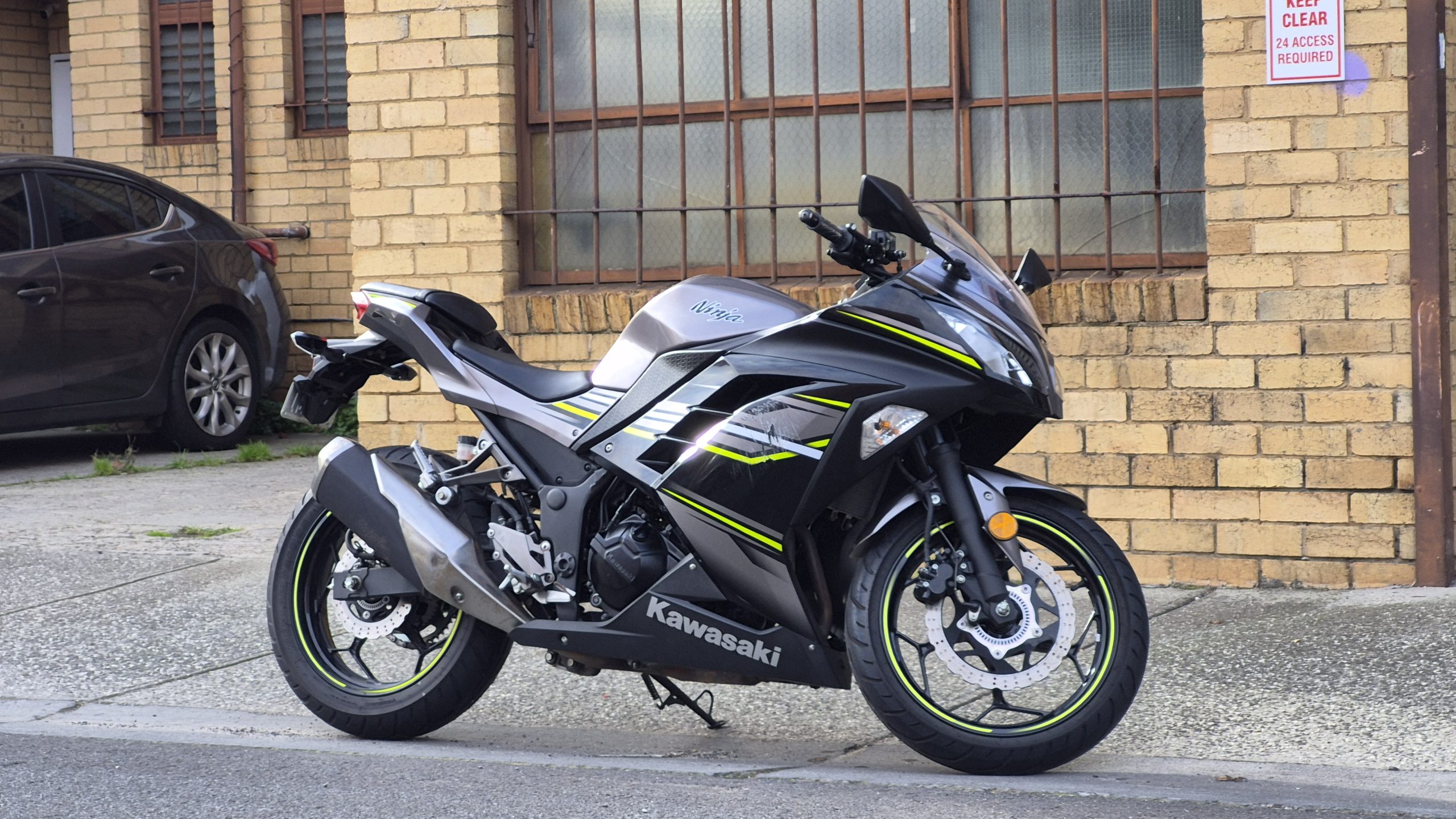 Kawasaki Ninja 300 ABS 4 Kawasaki Ninja 300 ABS - Image 4
