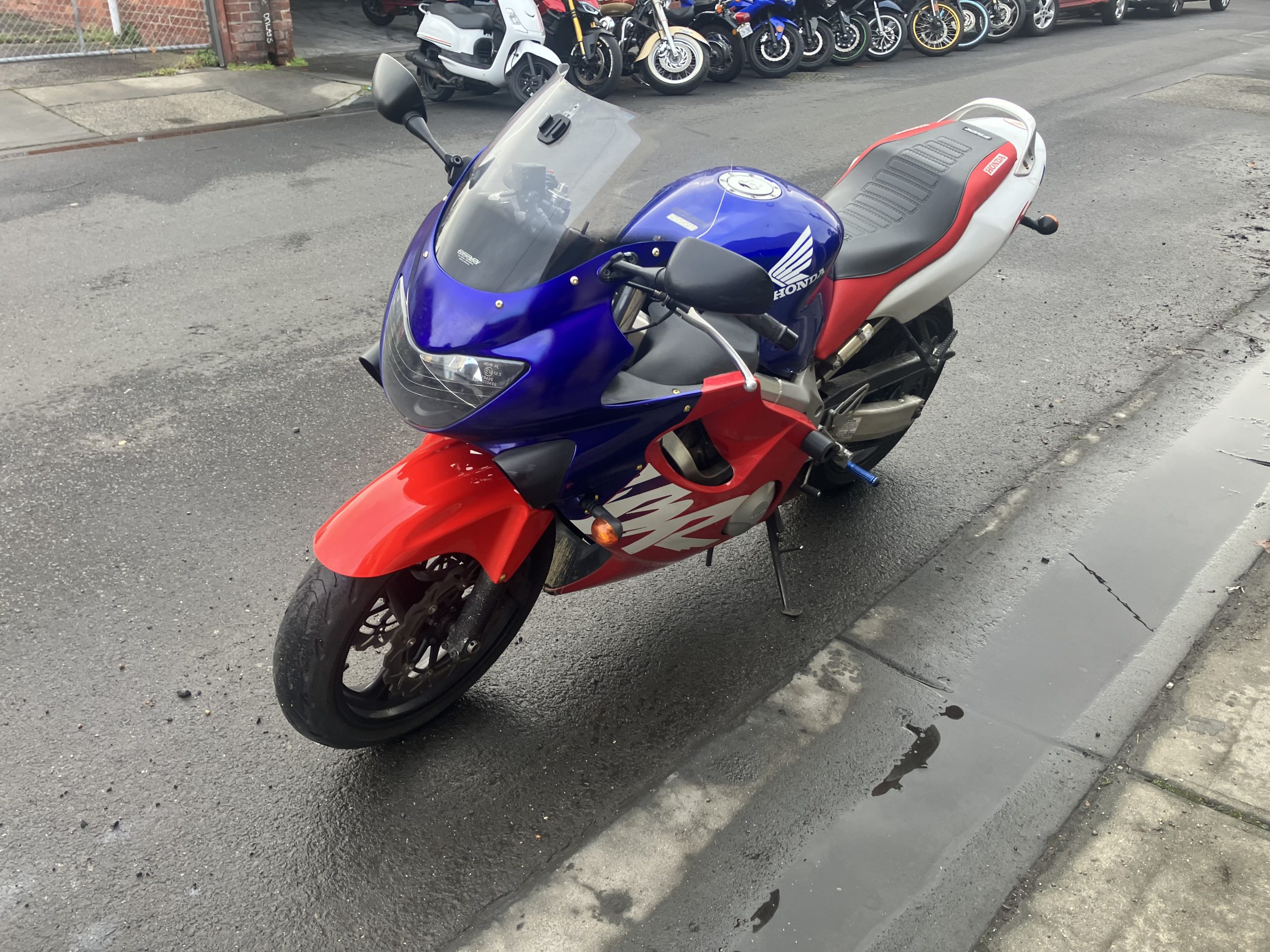 Honda CBR600F 11 Honda CBR600F - Image 11