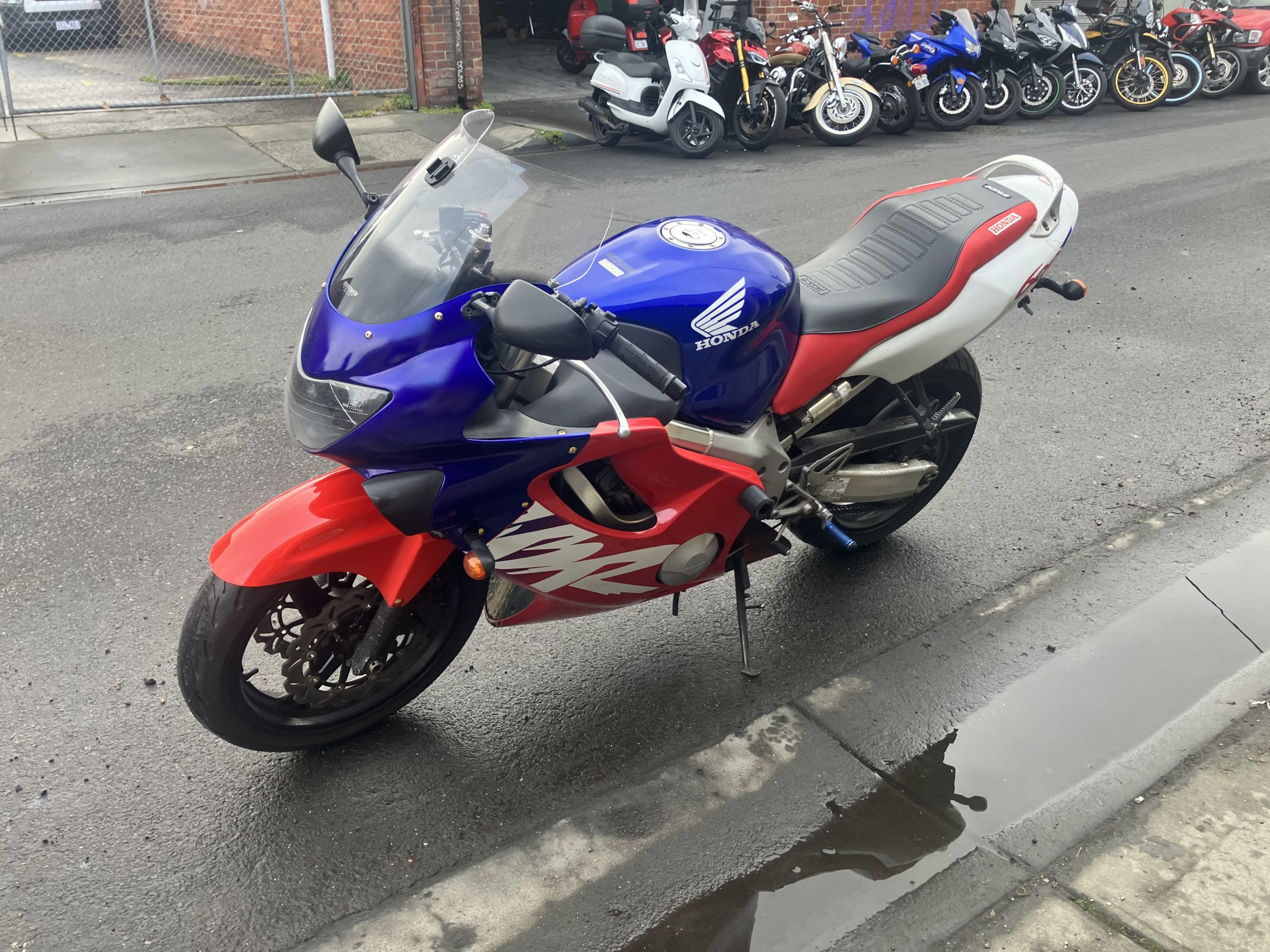 Honda CBR600F 12 Honda CBR600F - Image 12