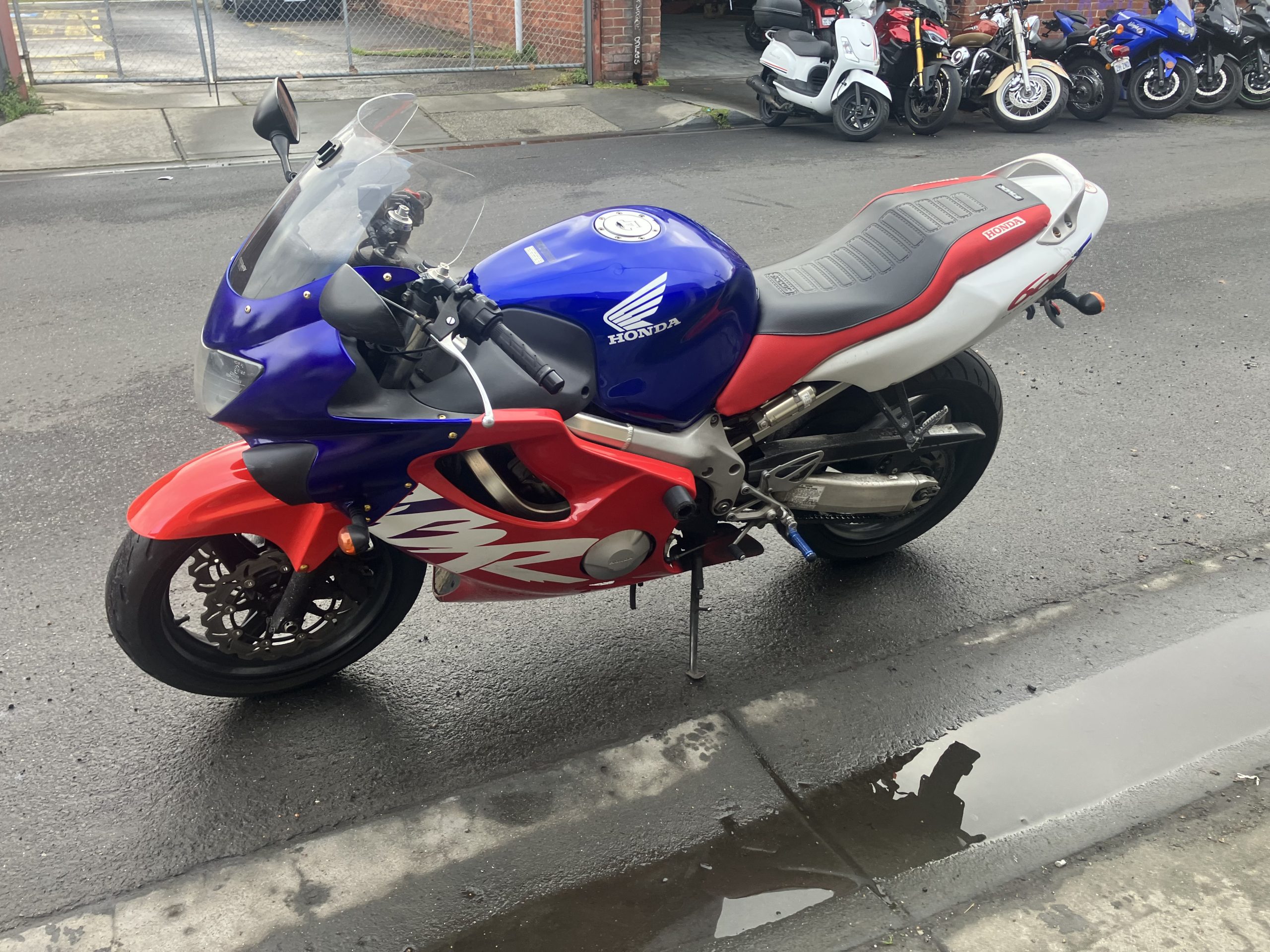 Honda CBR600F 13 Honda CBR600F - Image 13