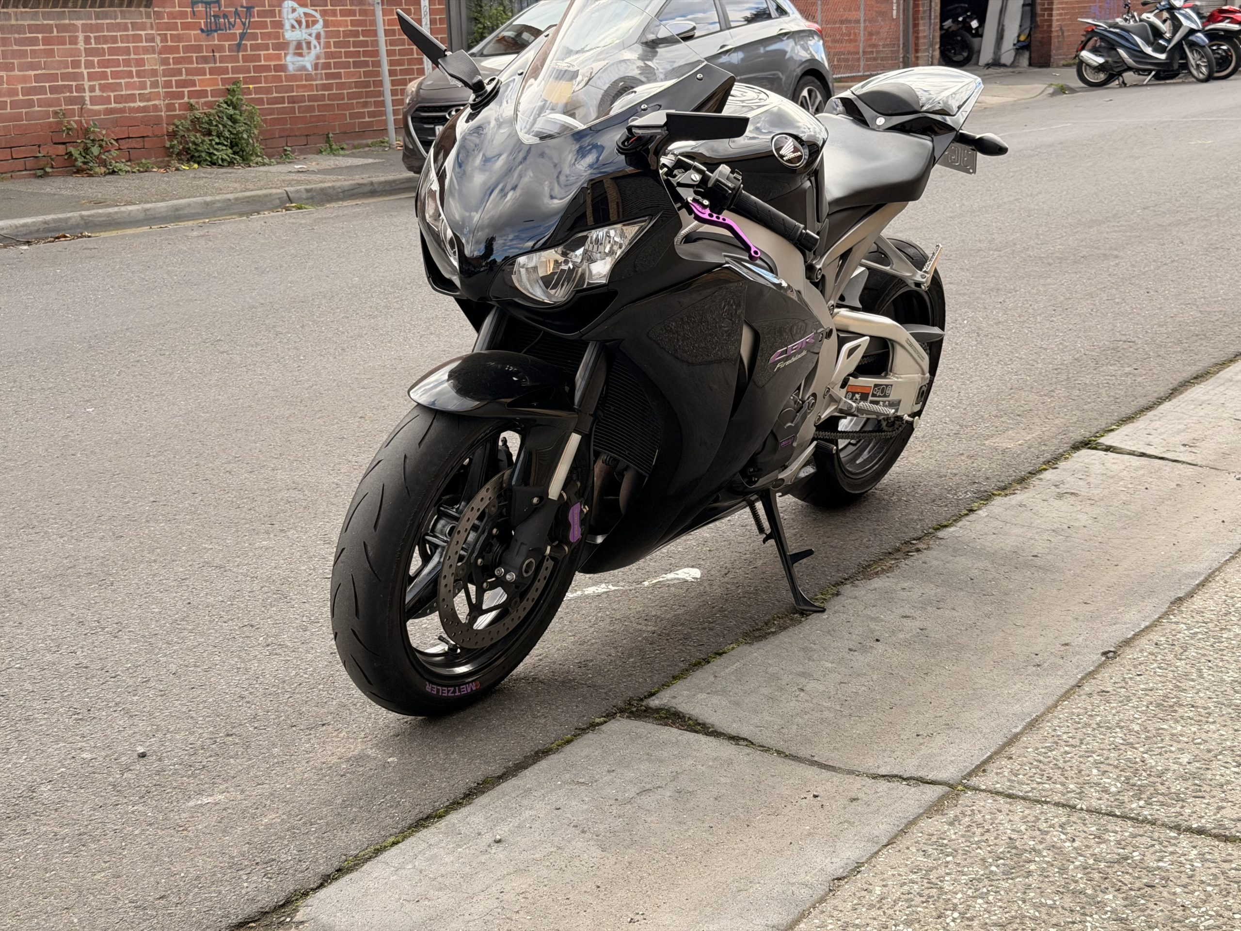 Honda CBR1000RR 13 Honda CBR1000RR - Image 13