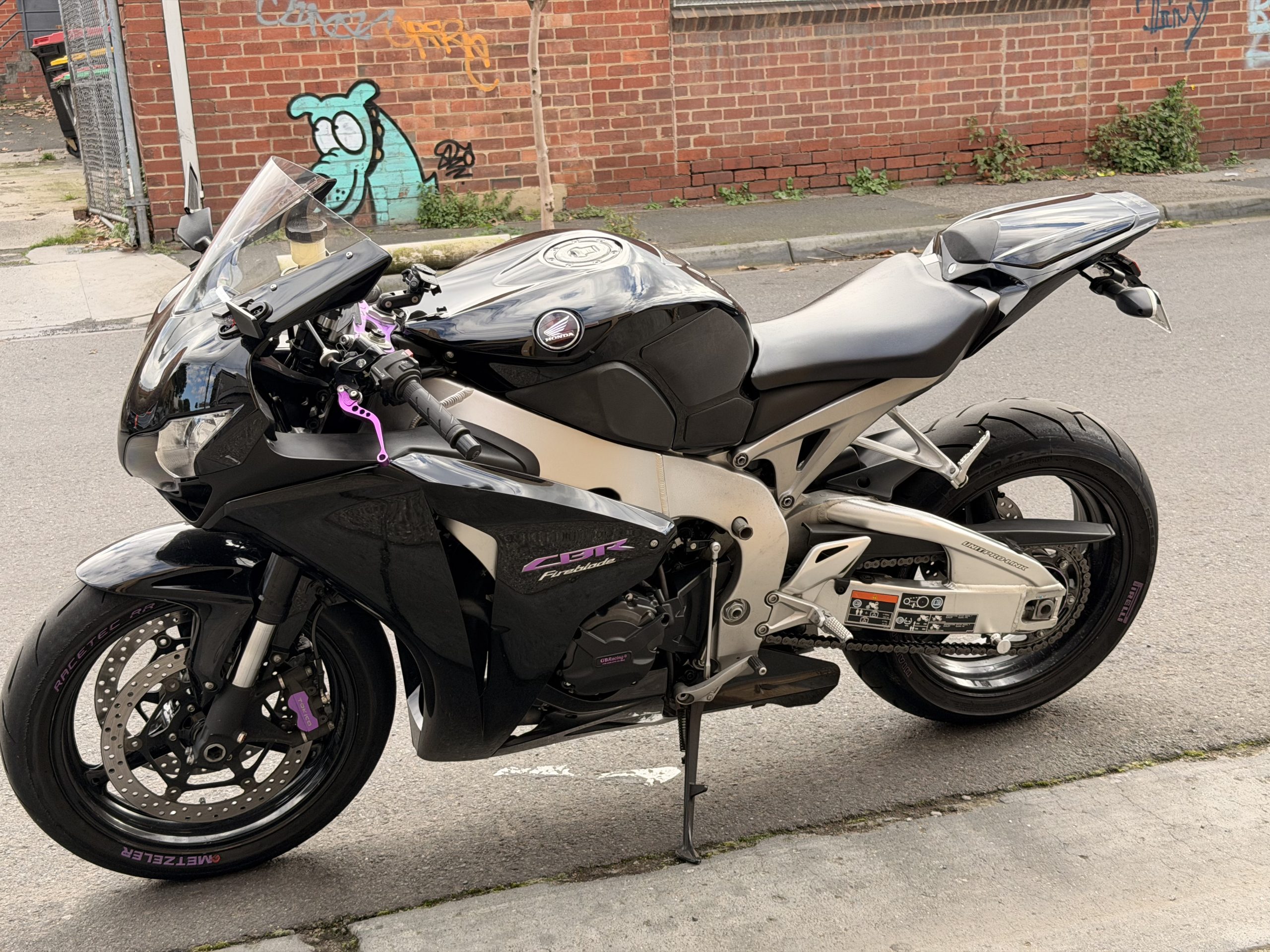 Honda CBR1000RR 17 Honda CBR1000RR - Image 17