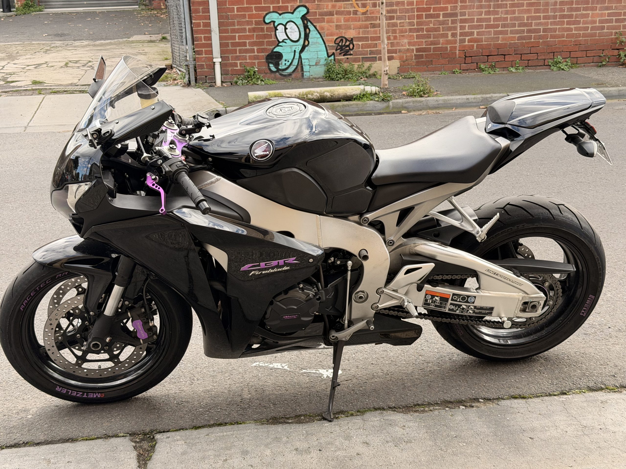 Honda CBR1000RR 18 Honda CBR1000RR - Image 18