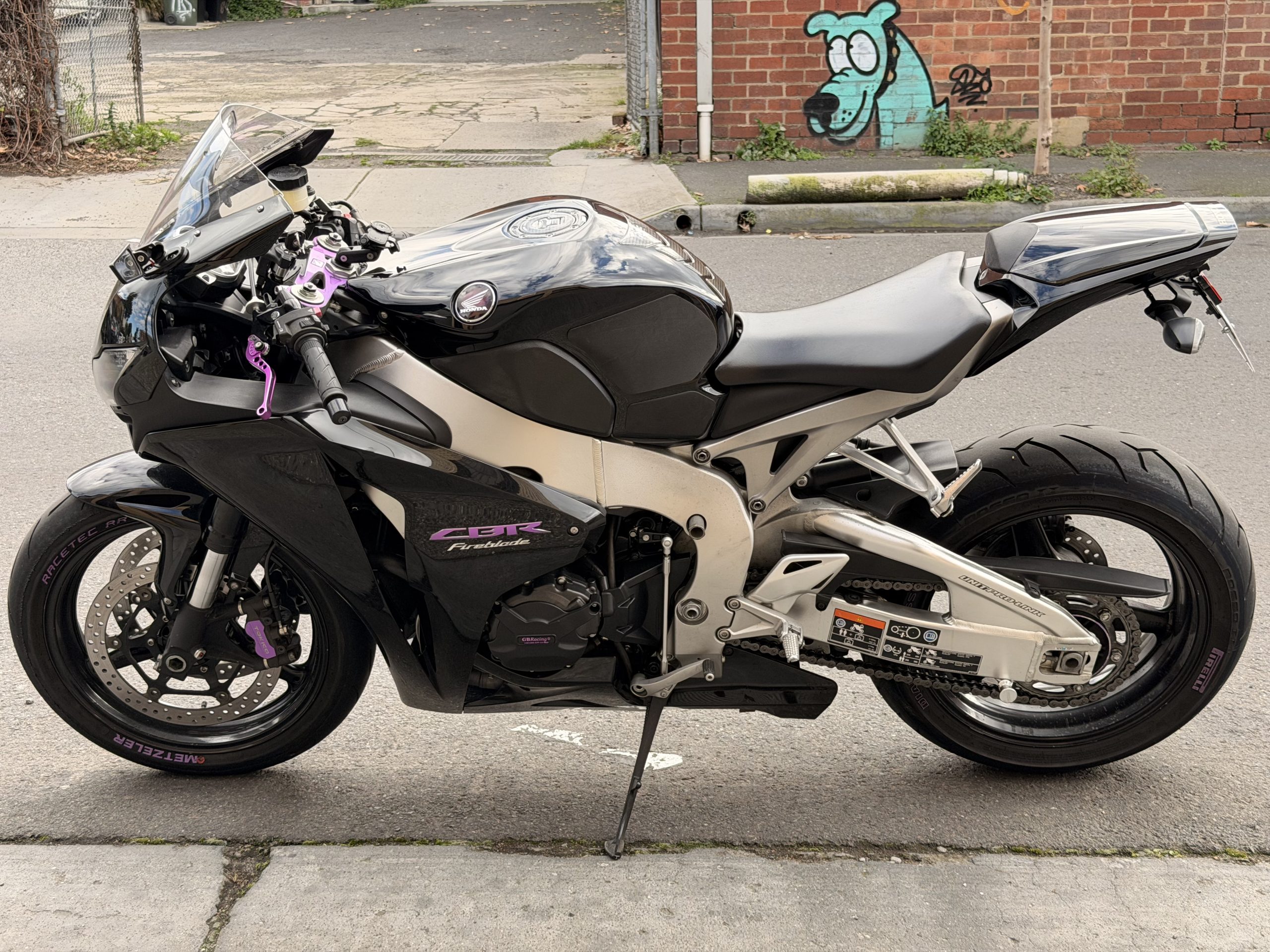Honda CBR1000RR 19 Honda CBR1000RR - Image 19