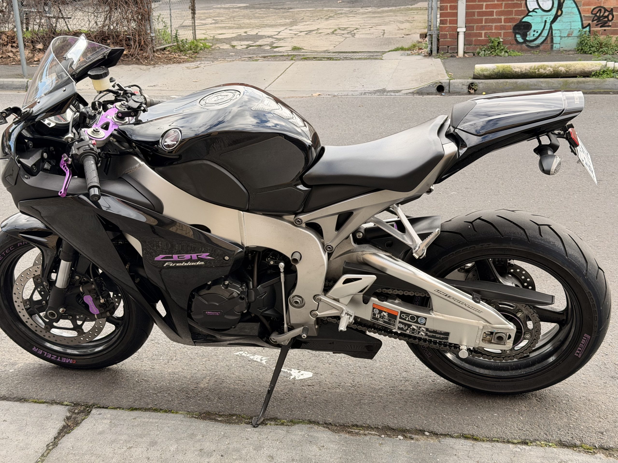 Honda CBR1000RR 20 Honda CBR1000RR - Image 20