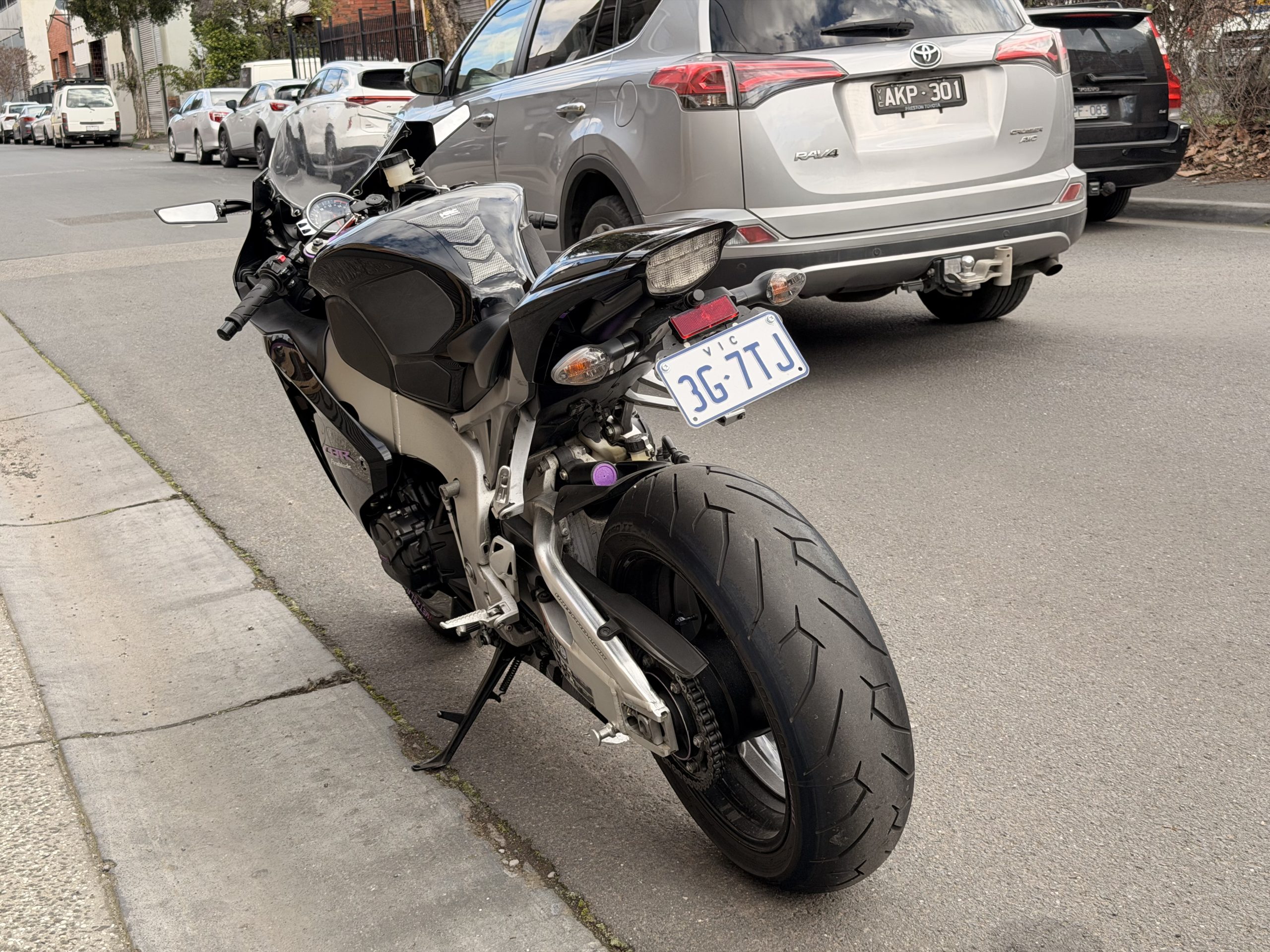 Honda CBR1000RR 25 Honda CBR1000RR - Image 25