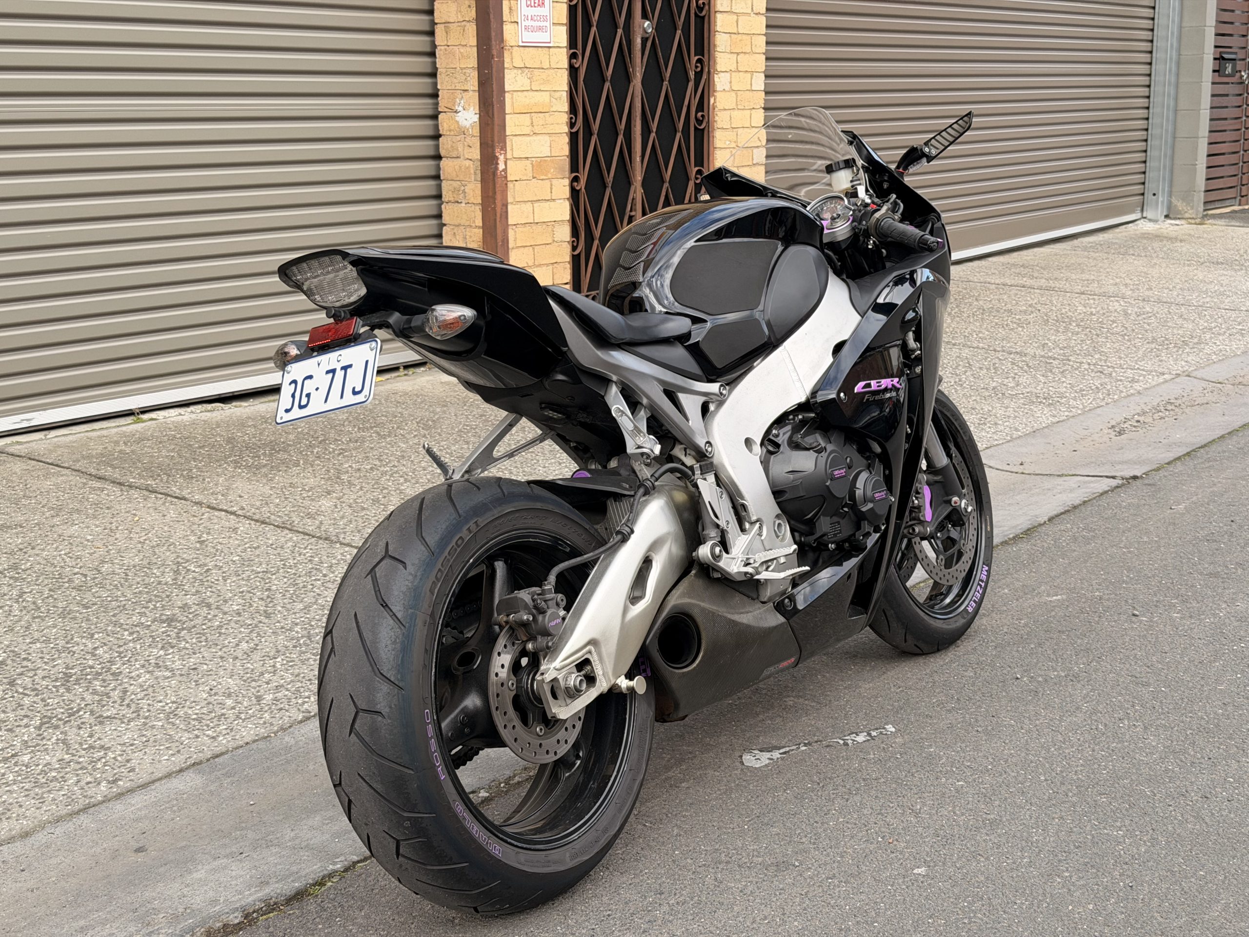 Honda CBR1000RR 31 Honda CBR1000RR - Image 31
