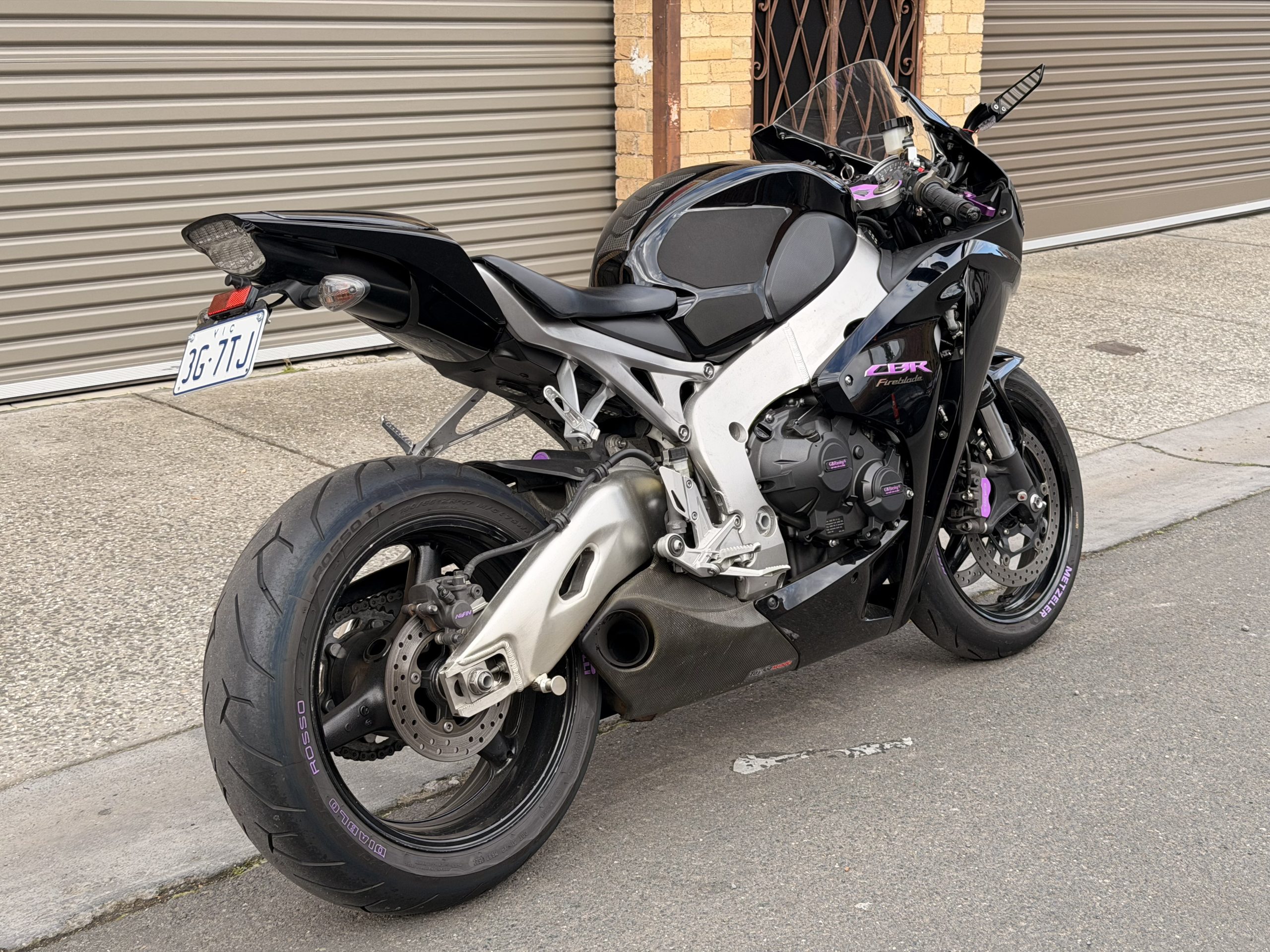 Honda CBR1000RR 32 Honda CBR1000RR - Image 32