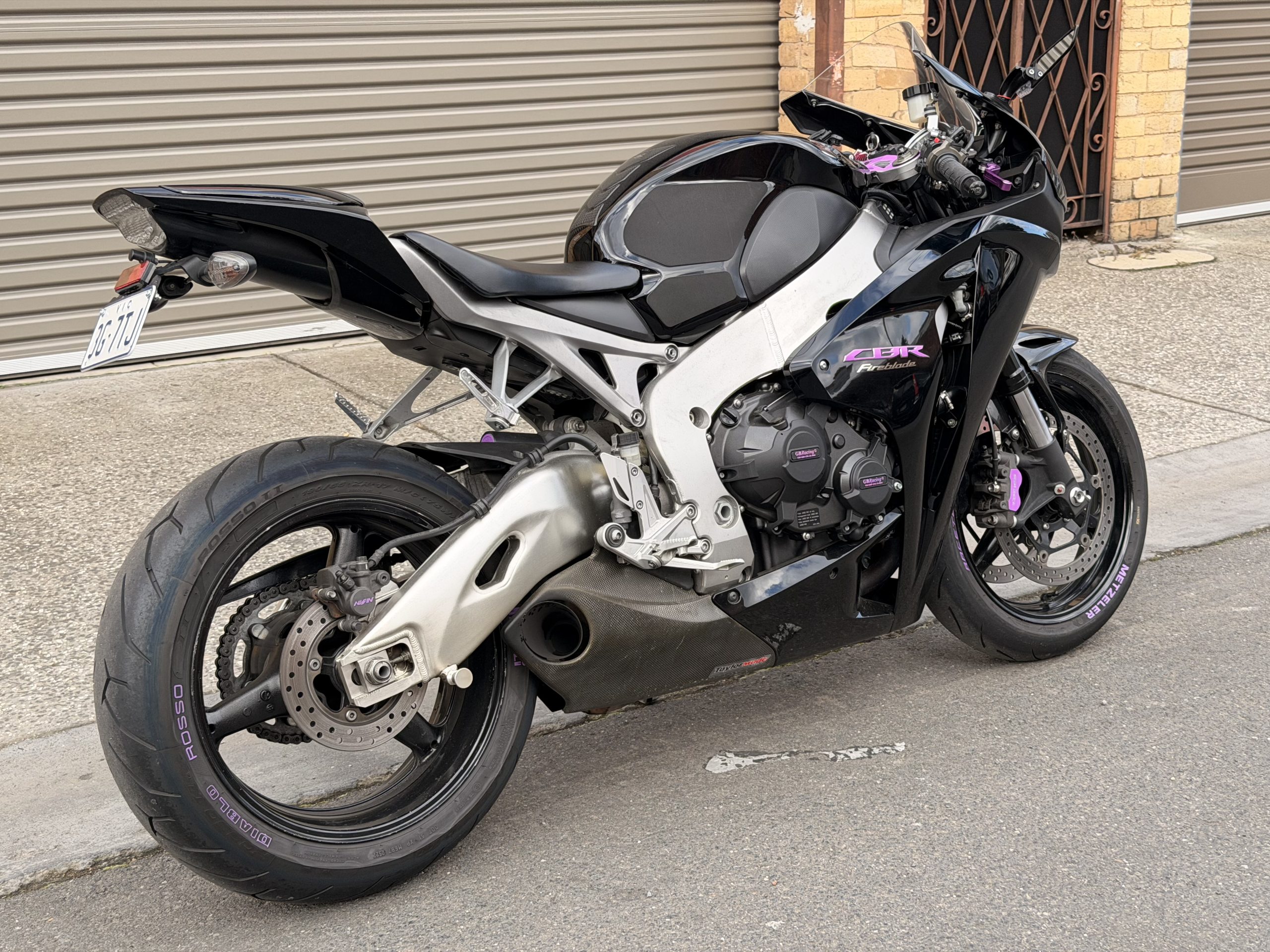 Honda CBR1000RR 33 Honda CBR1000RR - Image 33