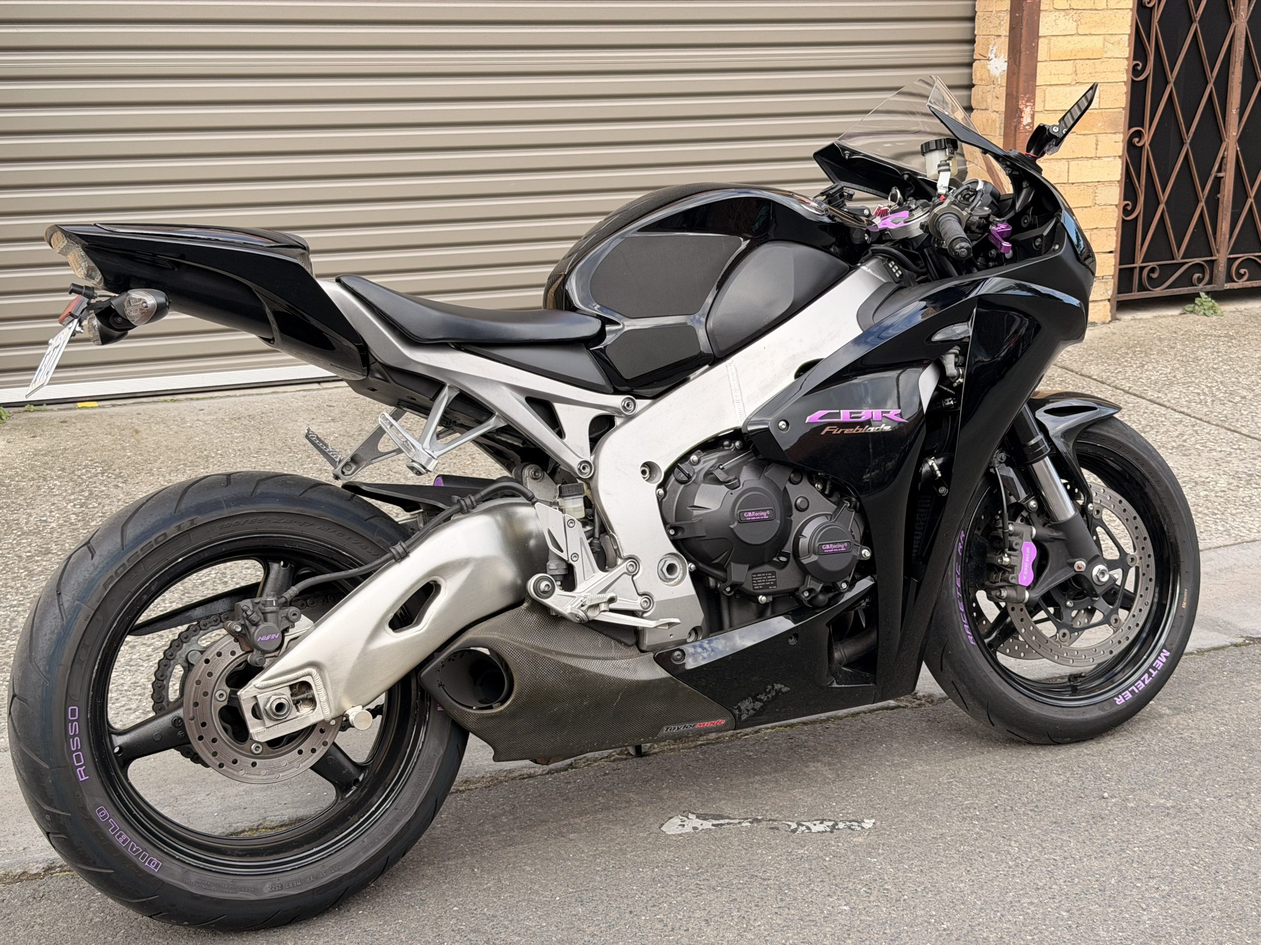Honda CBR1000RR 34 Honda CBR1000RR - Image 34