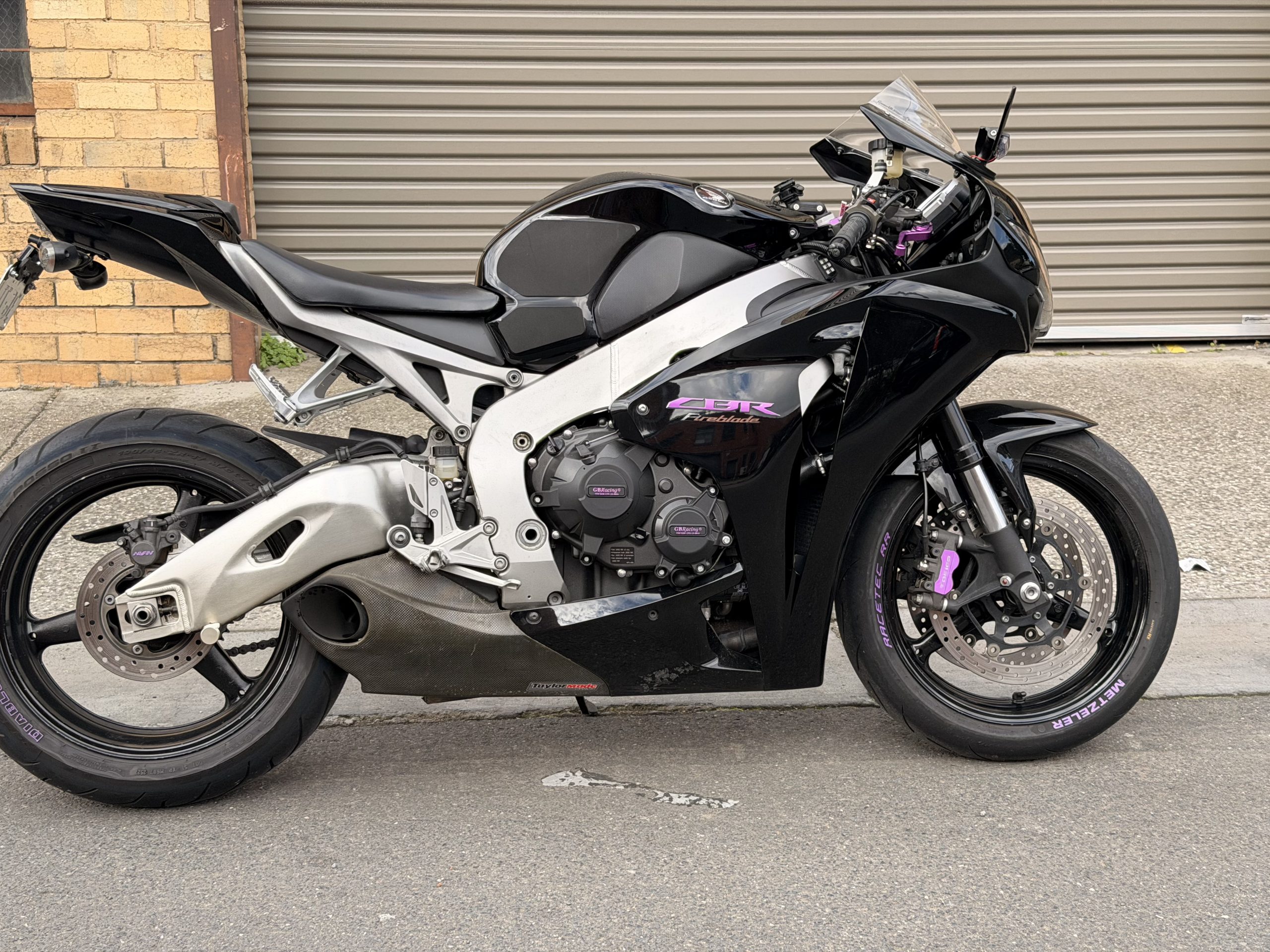 Honda CBR1000RR 36 Honda CBR1000RR - Image 36