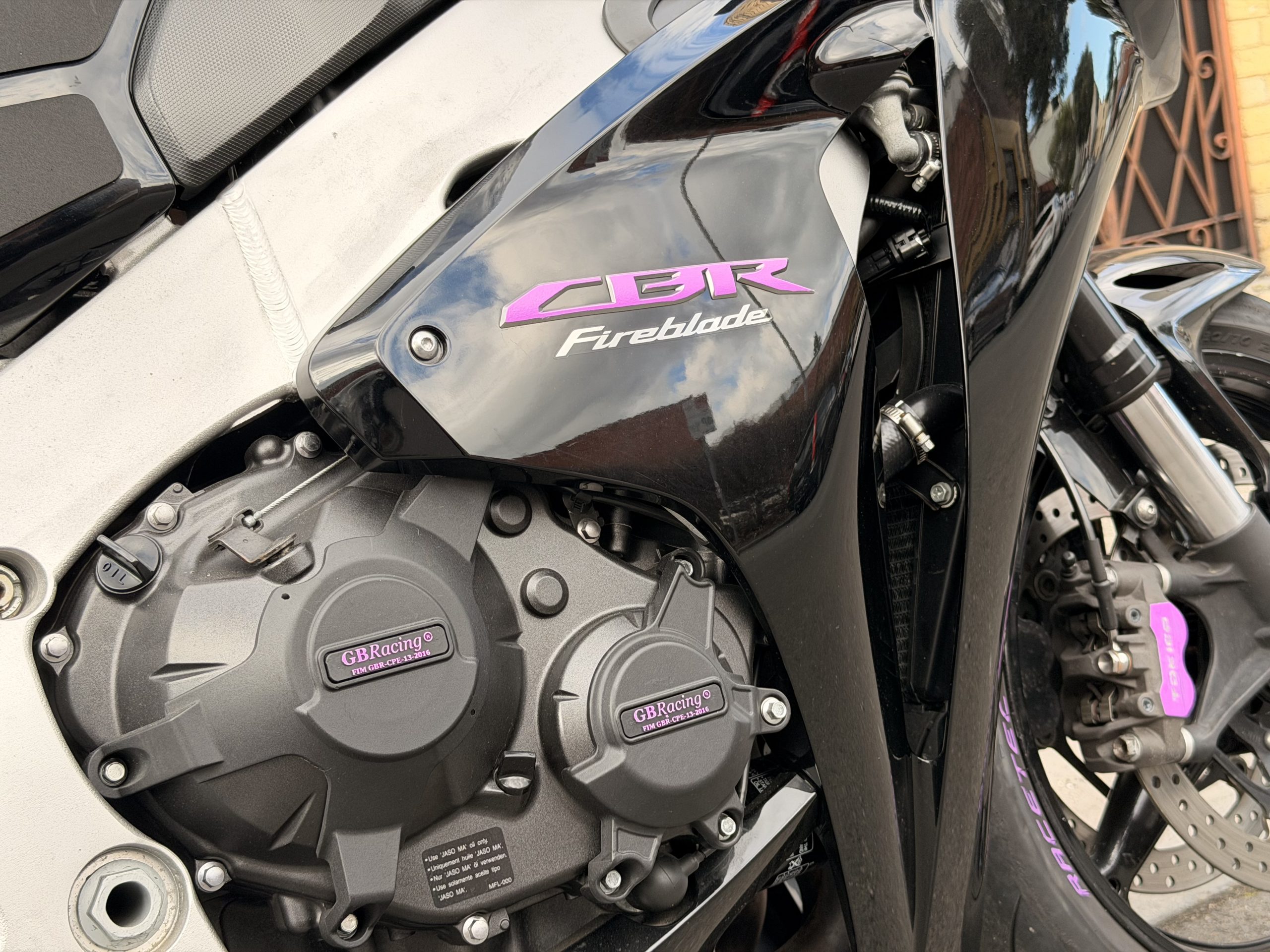 Honda CBR1000RR 38 Honda CBR1000RR - Image 38
