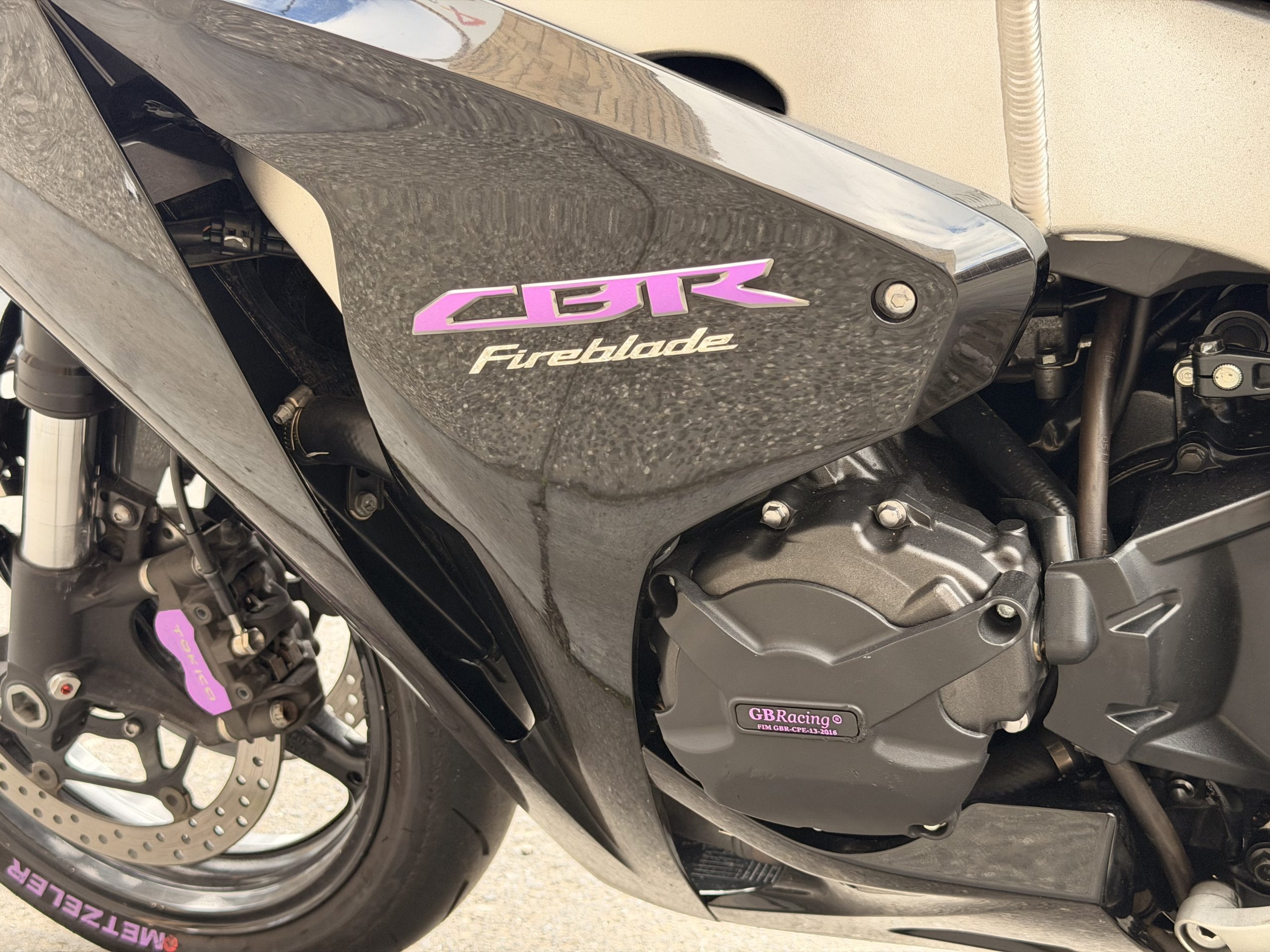 Honda CBR1000RR 40 Honda CBR1000RR - Image 40
