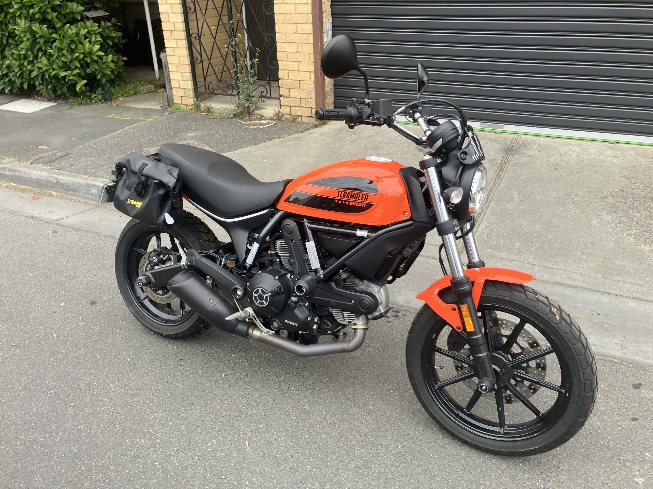 Ducati Scrambler 400 Sixty2 4 Ducati Scrambler 400 Sixty2 - Image 4