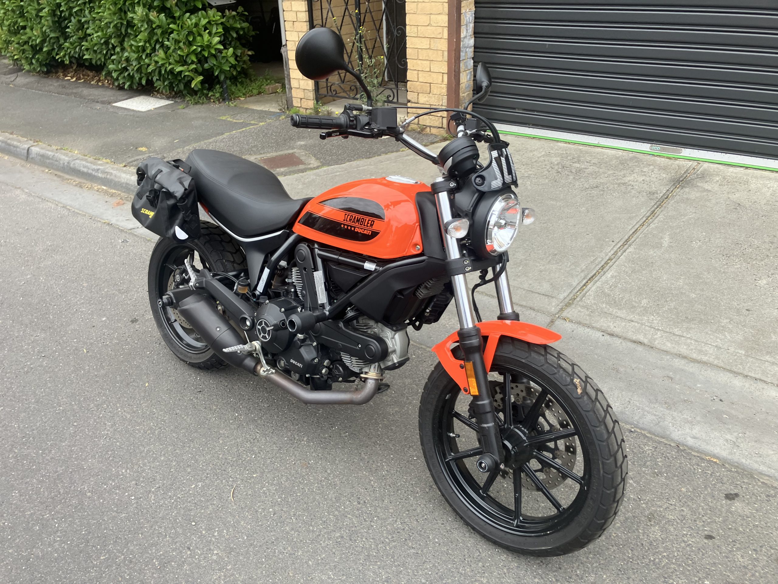 Ducati Scrambler 400 Sixty2 5 Ducati Scrambler 400 Sixty2 - Image 5
