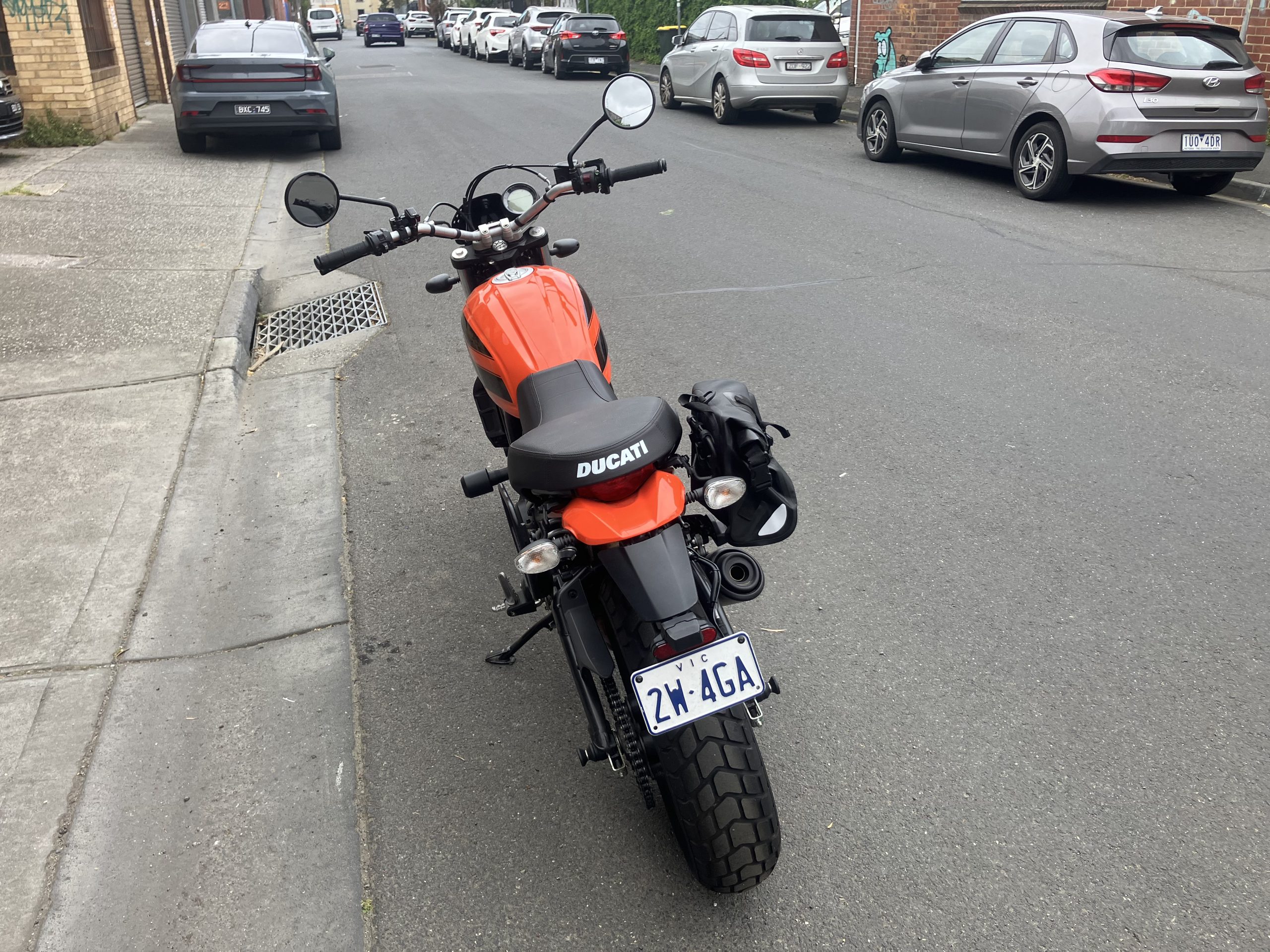 Ducati Scrambler 400 Sixty2 18 Ducati Scrambler 400 Sixty2 - Image 18