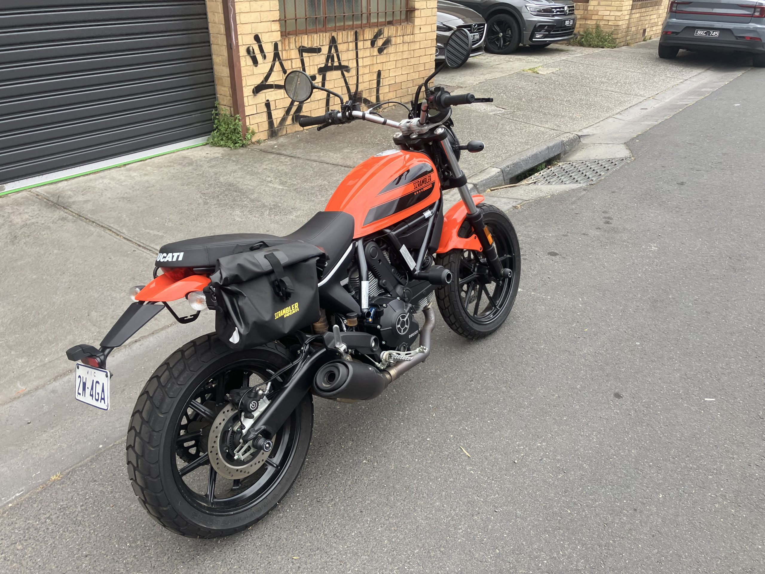 Ducati Scrambler 400 Sixty2 21 Ducati Scrambler 400 Sixty2 - Image 21