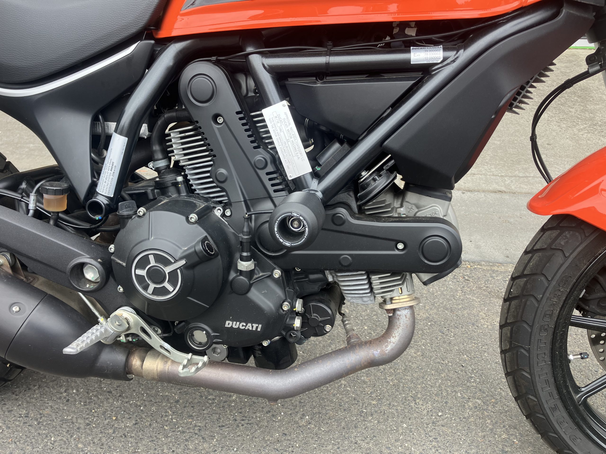 Ducati Scrambler 400 Sixty2 25 Ducati Scrambler 400 Sixty2 - Image 25