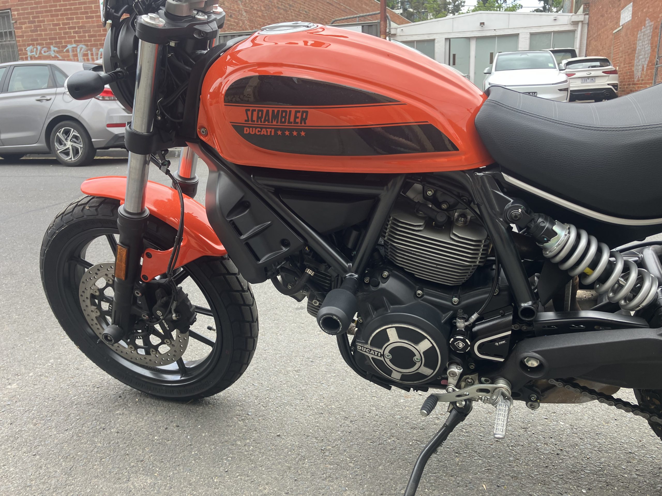 Ducati Scrambler 400 Sixty2 27 Ducati Scrambler 400 Sixty2 - Image 27