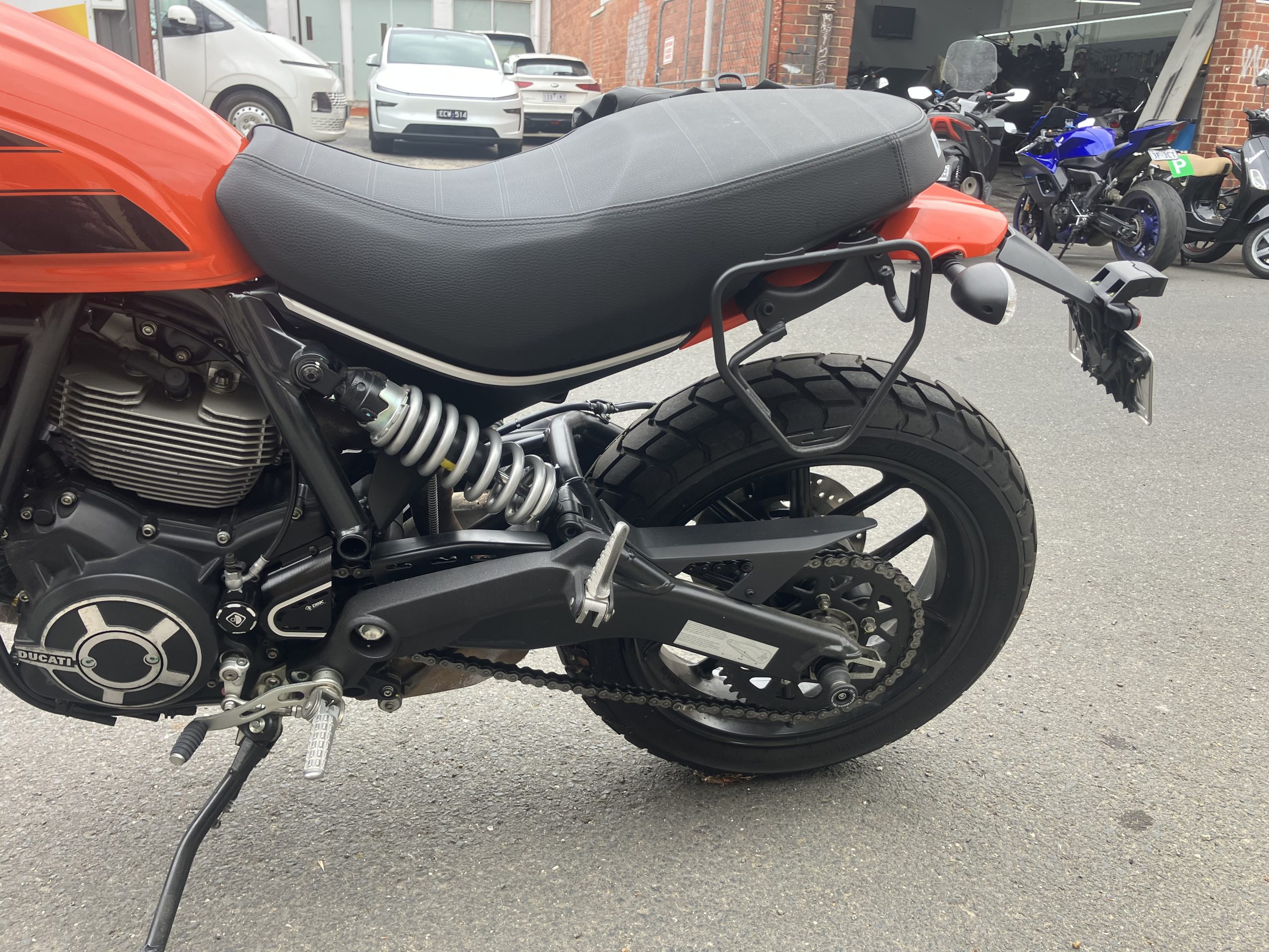 Ducati Scrambler 400 Sixty2 28 Ducati Scrambler 400 Sixty2 - Image 28