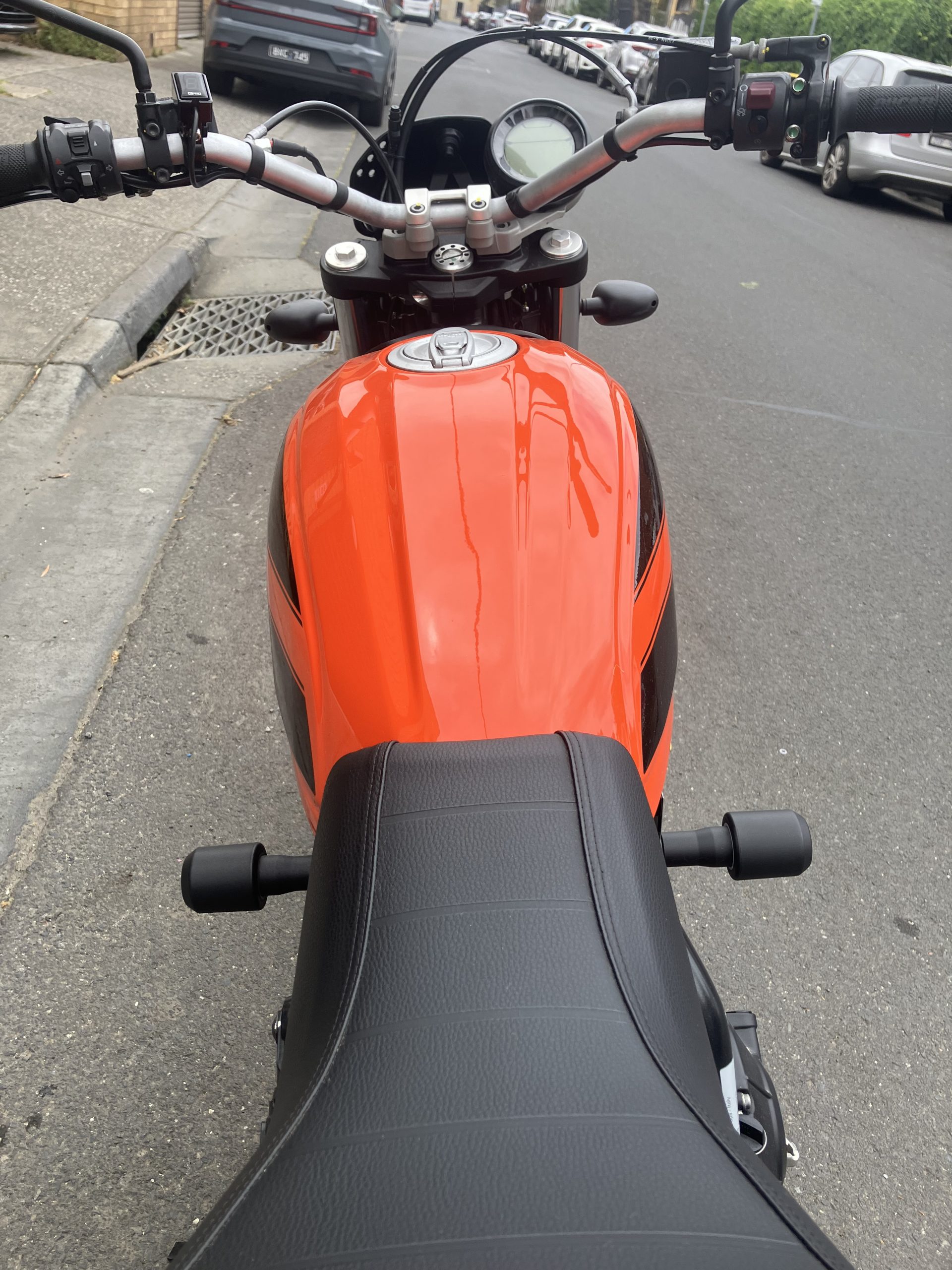 Ducati Scrambler 400 Sixty2 30 Ducati Scrambler 400 Sixty2 - Image 30