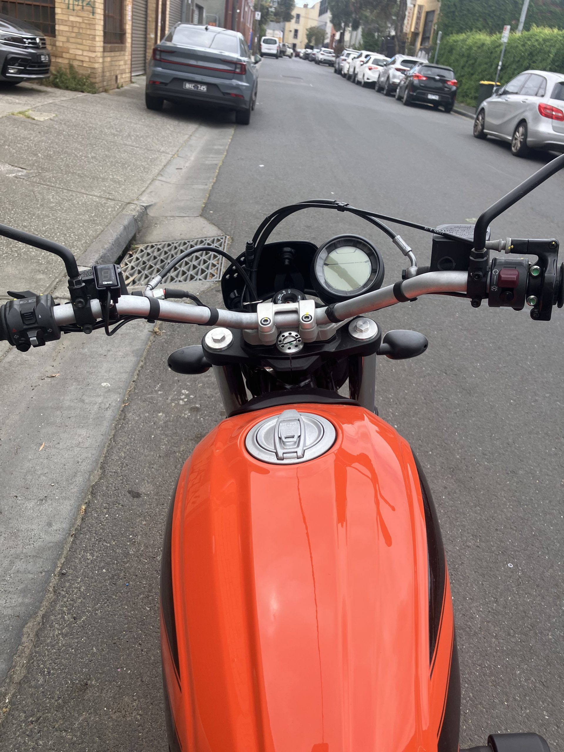 Ducati Scrambler 400 Sixty2 31 Ducati Scrambler 400 Sixty2 - Image 31
