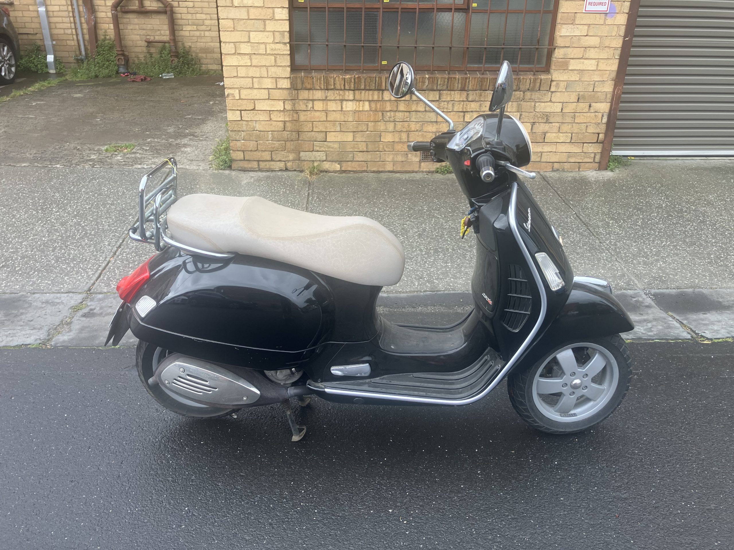Vespa GTS250IE 2 Vespa GTS250IE - Image 2
