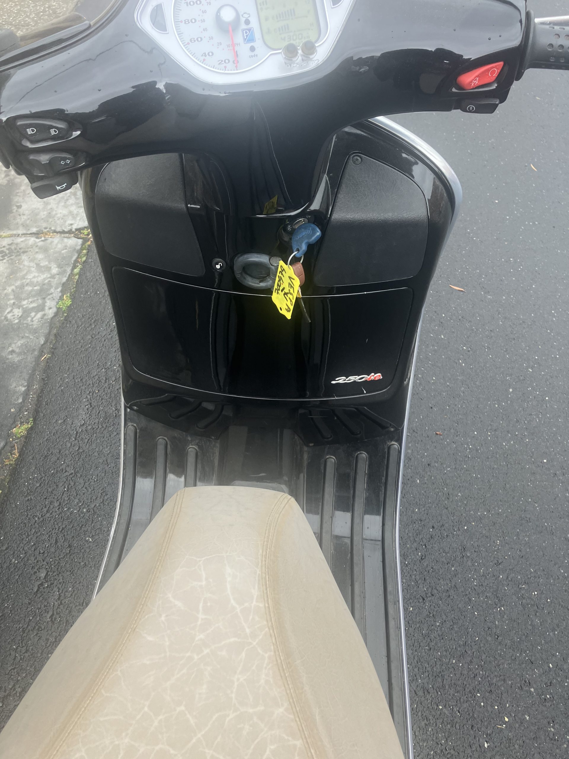 Vespa GTS250IE 29 Vespa GTS250IE - Image 29